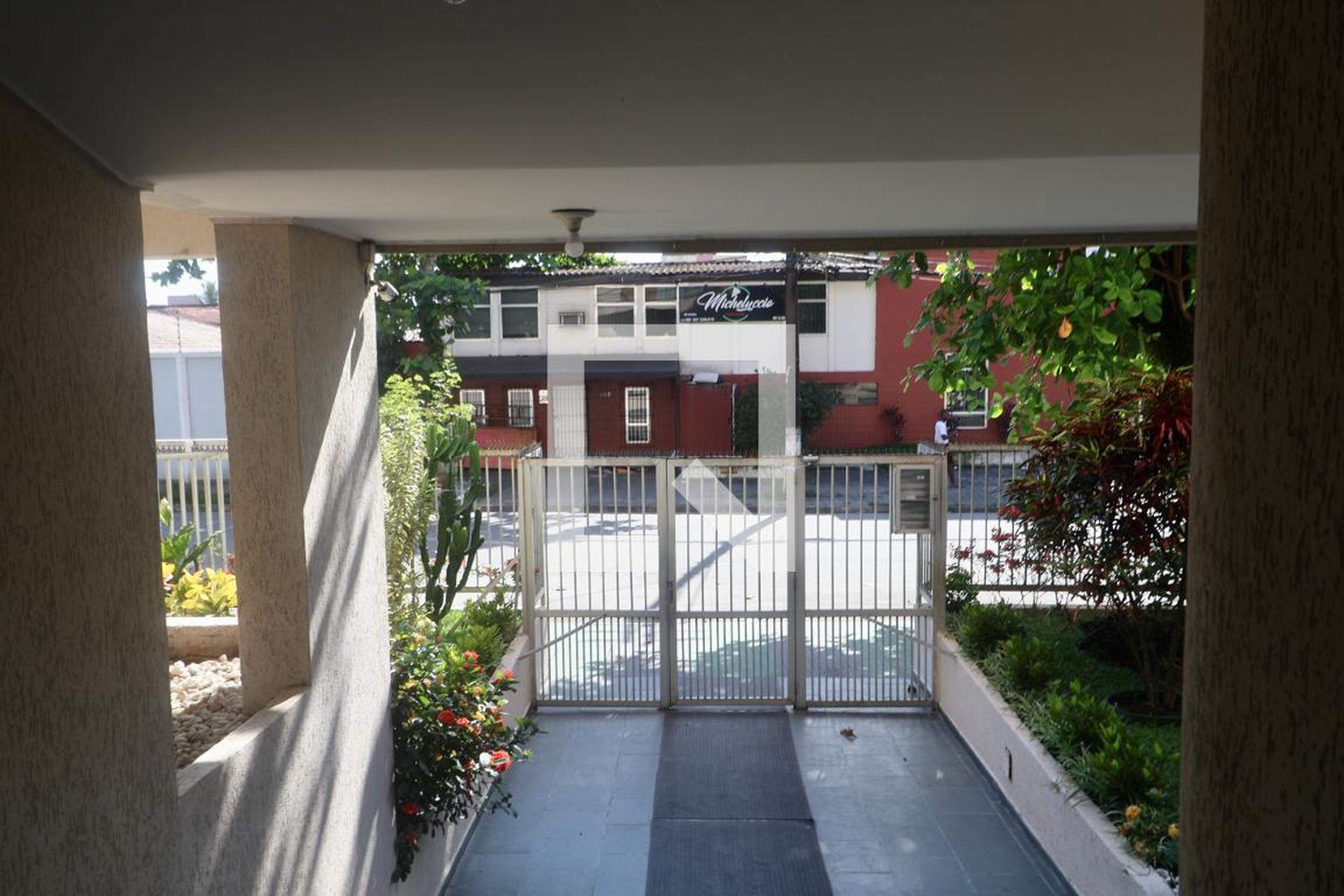 Fachada Condomínio em Rua José Ferreira Canaes Filho, 583