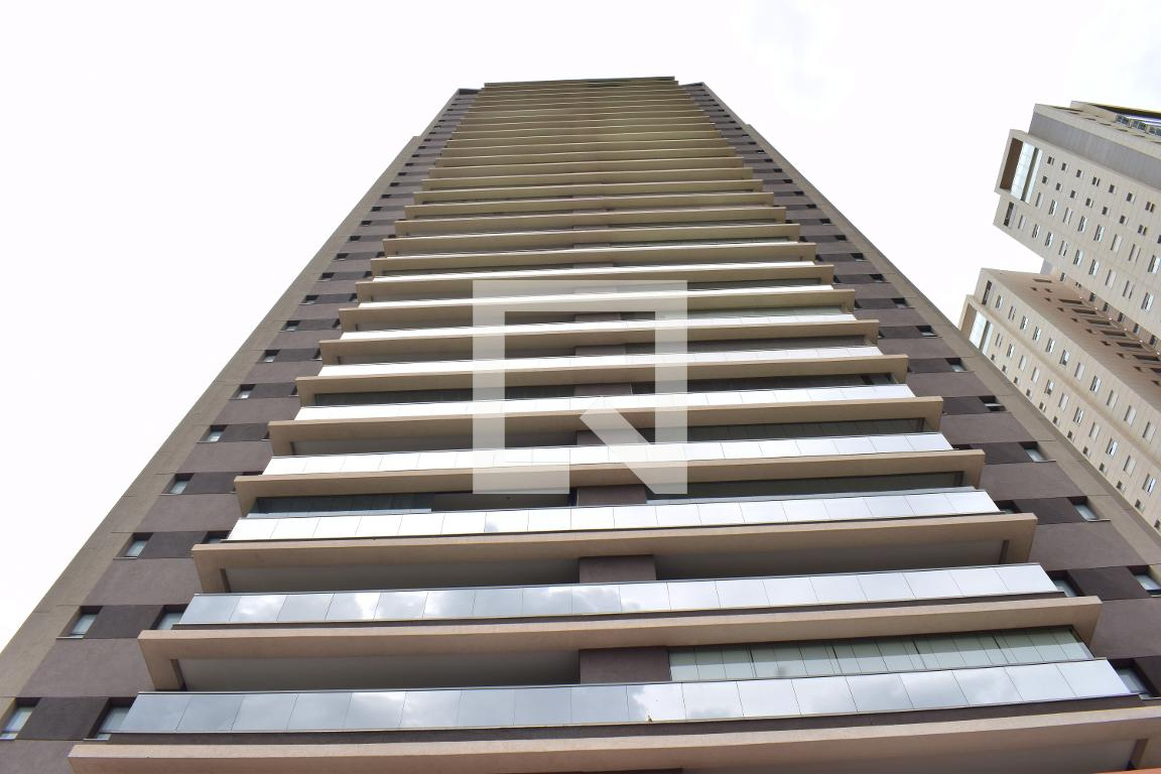 Fachada Condomínio em Rua Doutor Professor Pier Luigi Castelfranchi, 175