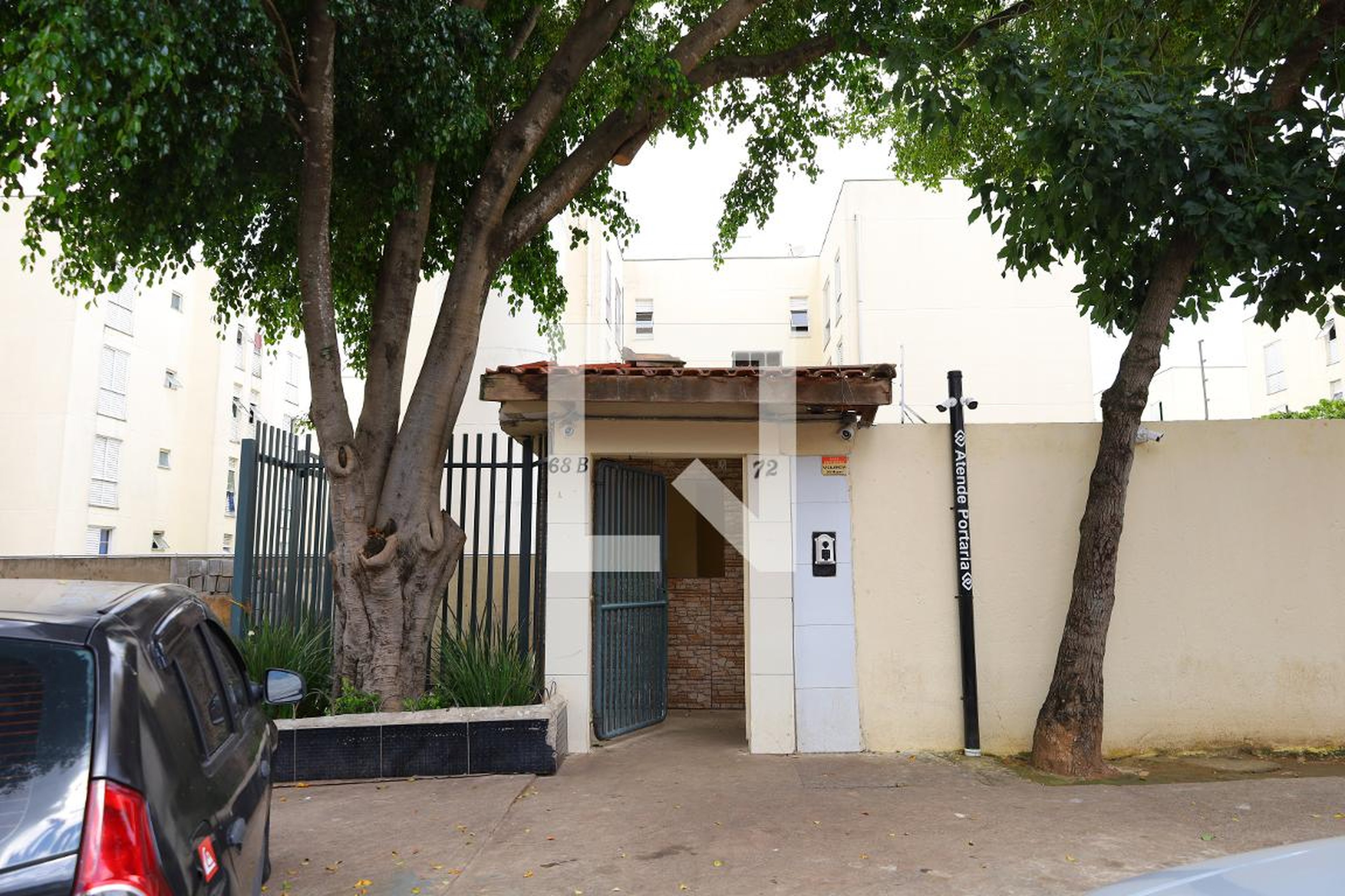 Fachada do condomínio Condomínio em Rua Amor de Índio, 72