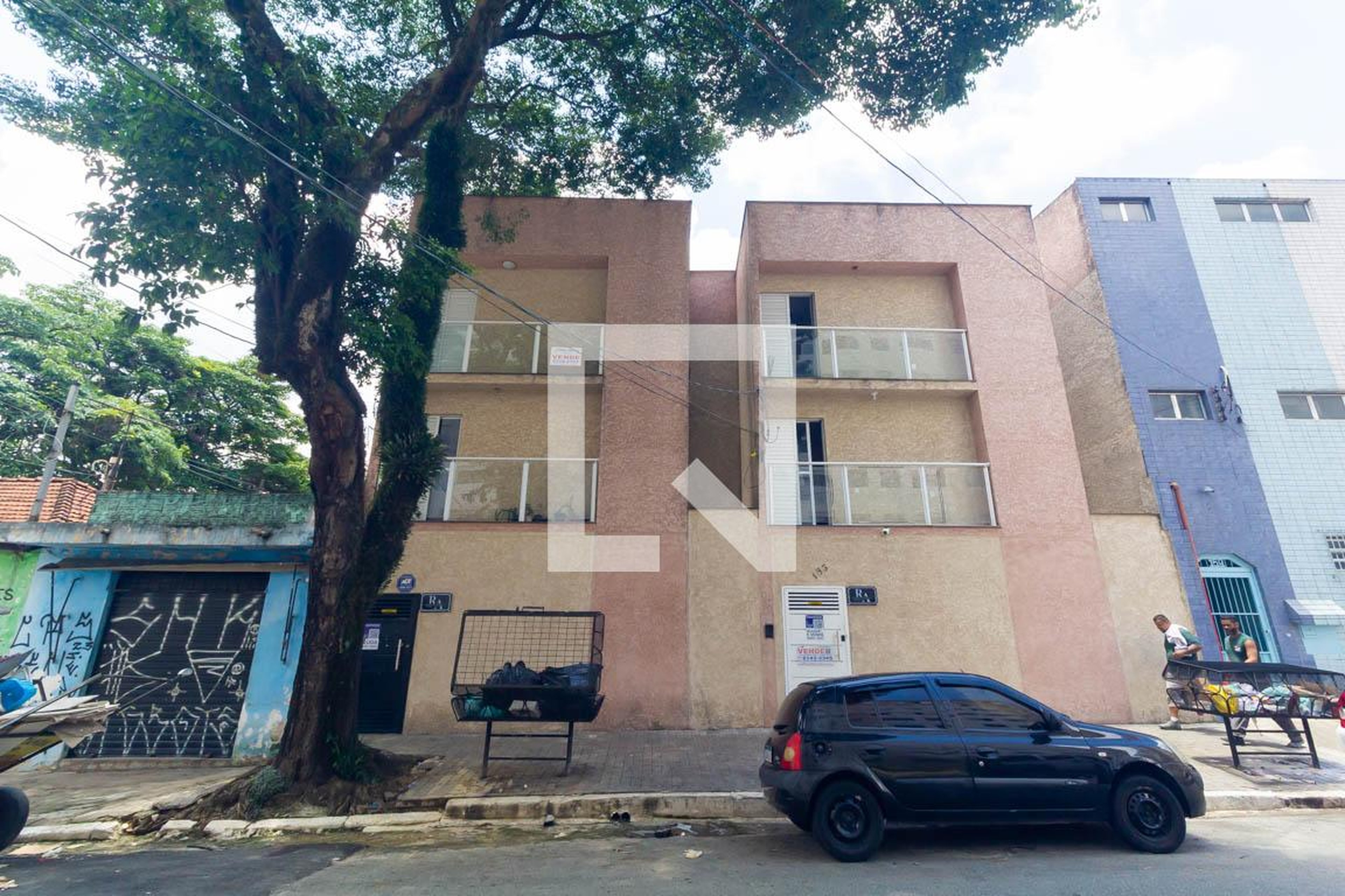 Fachada Condomínio em Rua Amparo, 141