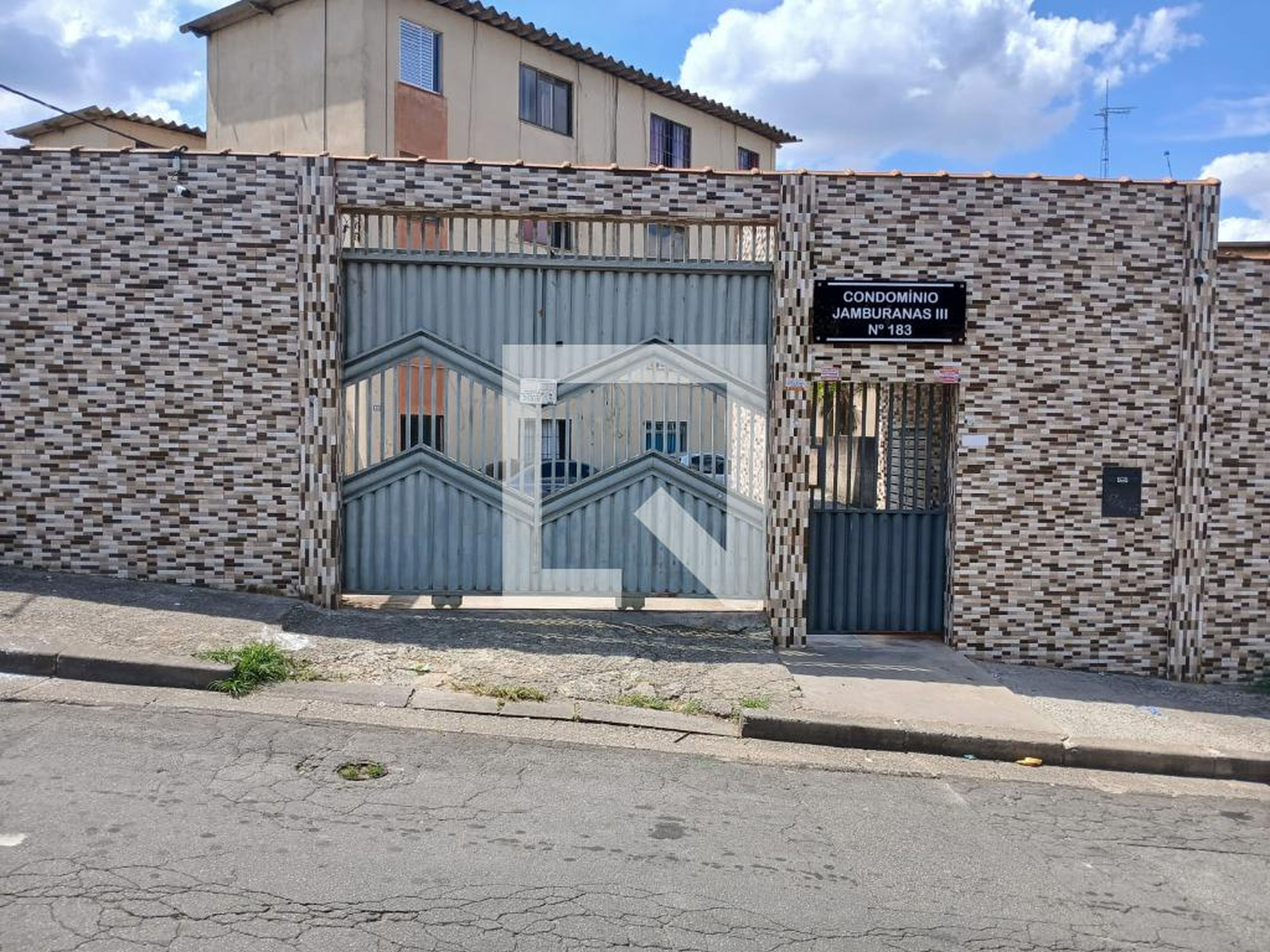 Fachada Condomínio em Rua Cristiano Lobe, 183