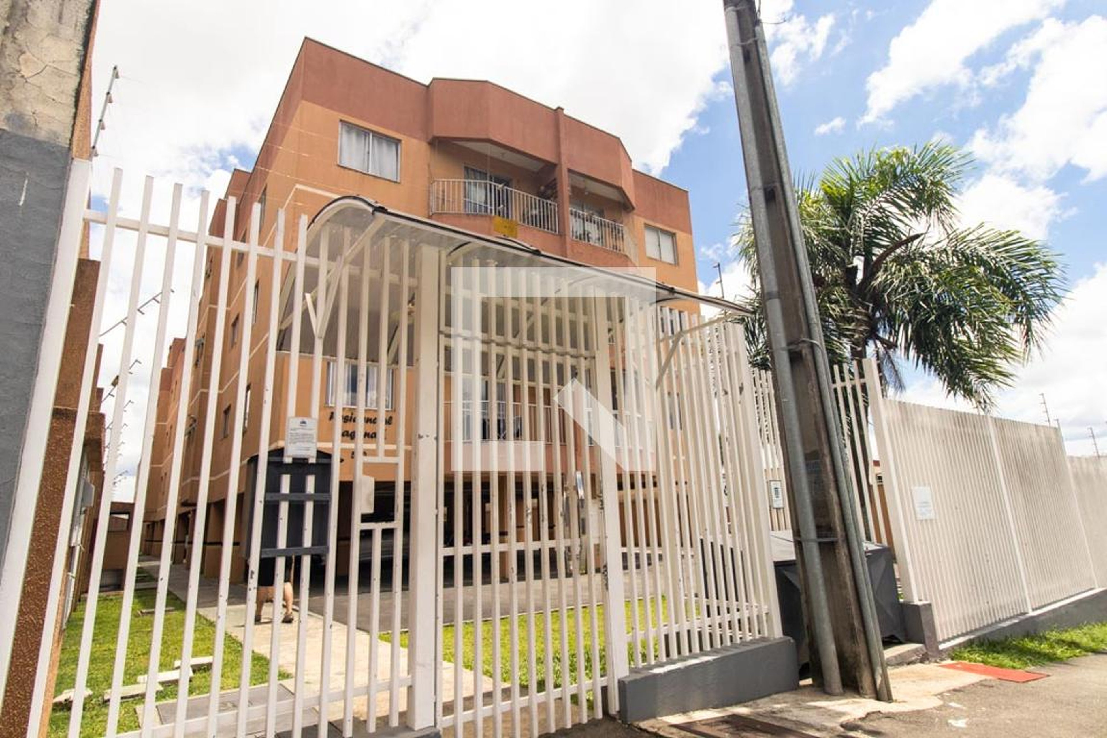 Fachada do Condomínio Condomínio em Rua Sebastião Malucelli, 580