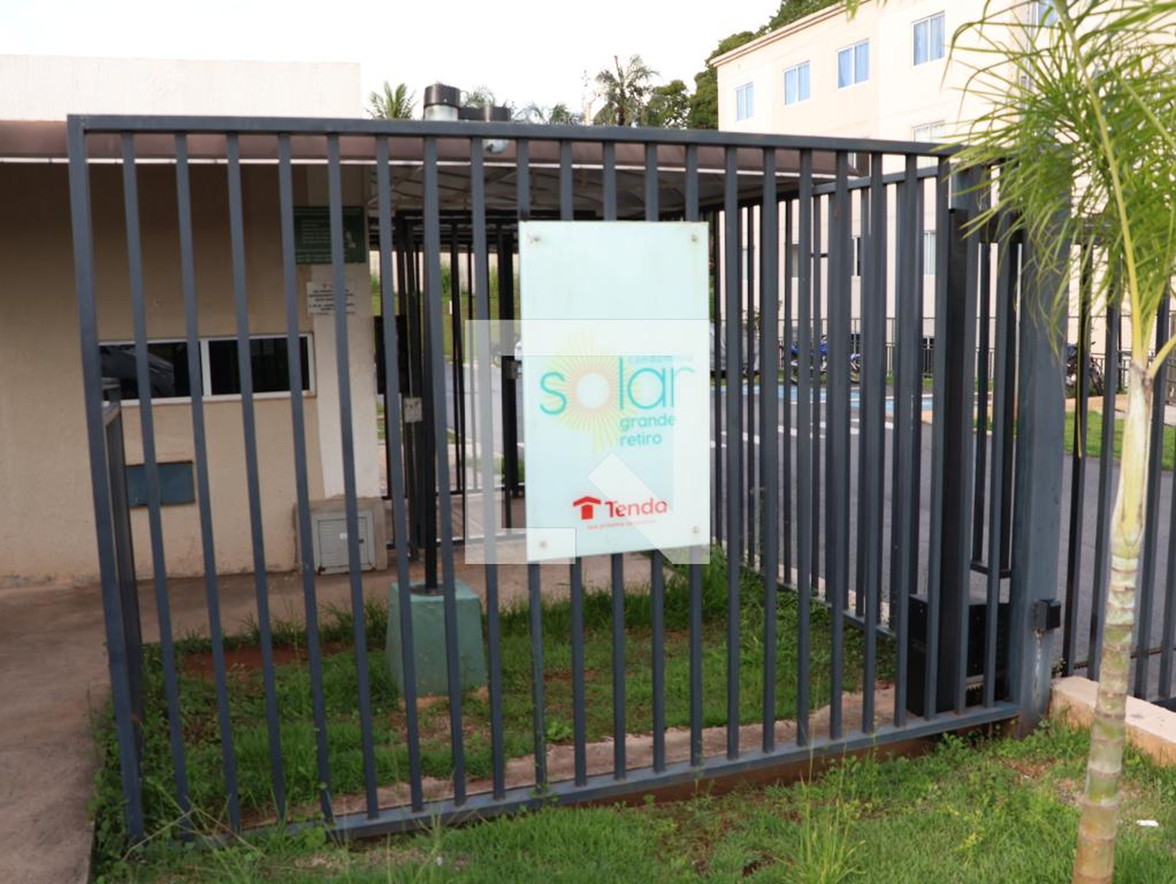 Fachada do Prédio Condomínio em Rua GR 20, 00