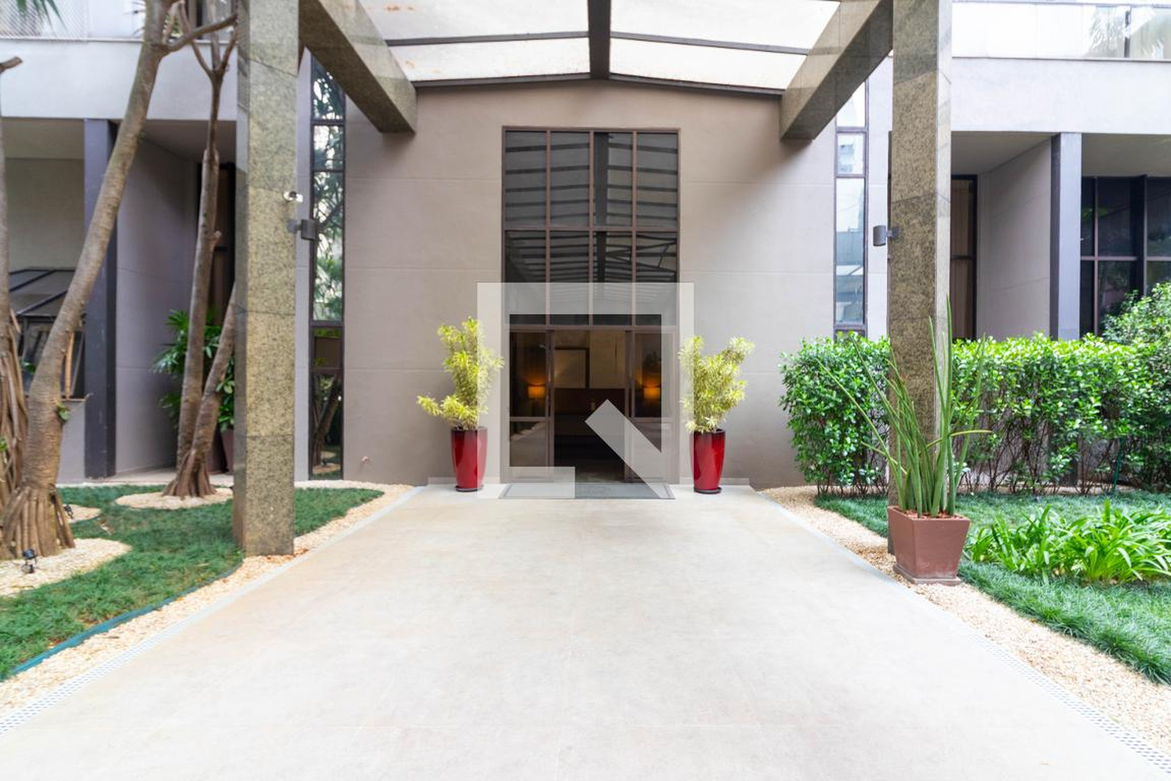 Entrada - Twin Towers