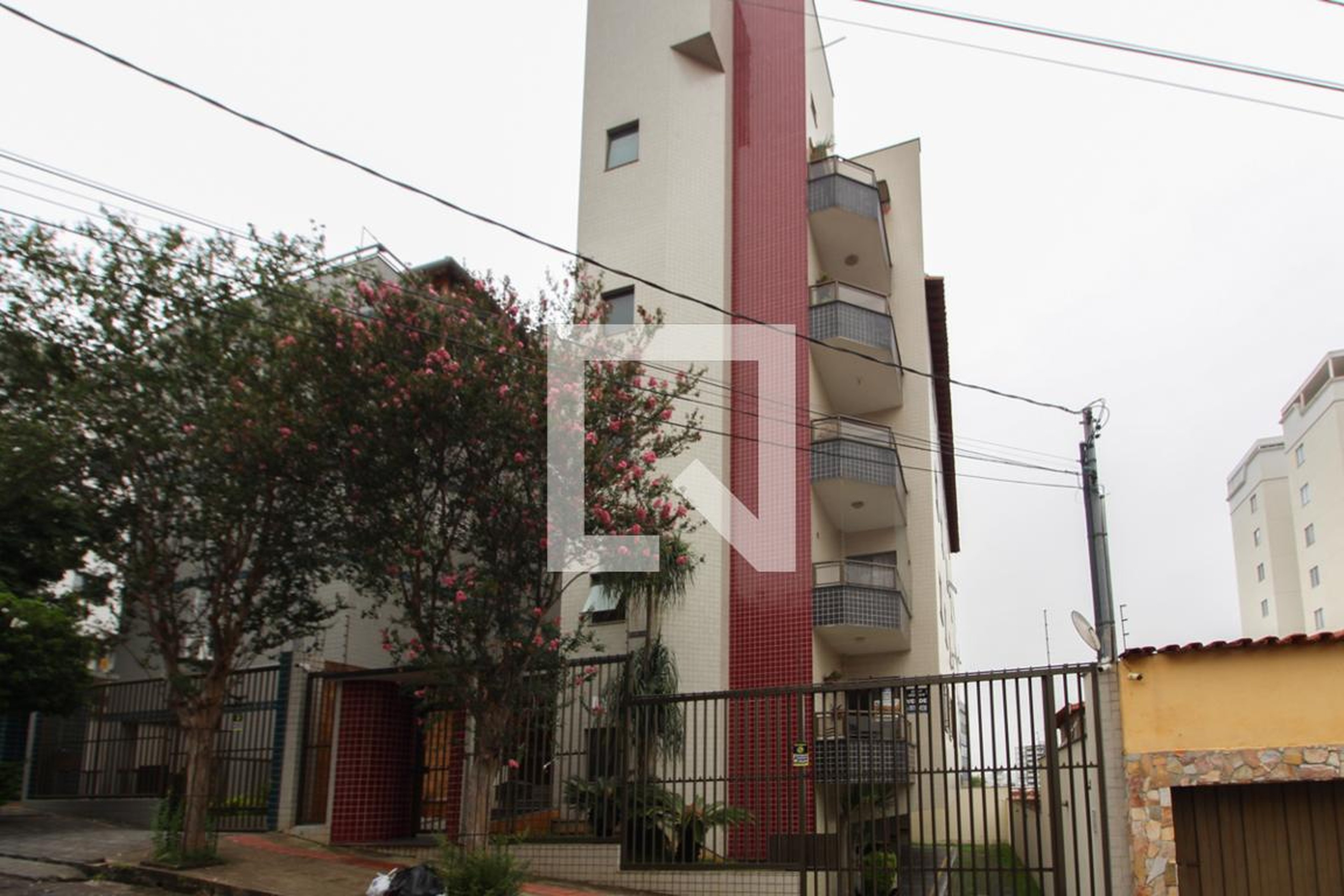 Fachada Condomínio em Rua Padre Silveira Lôbo, 306