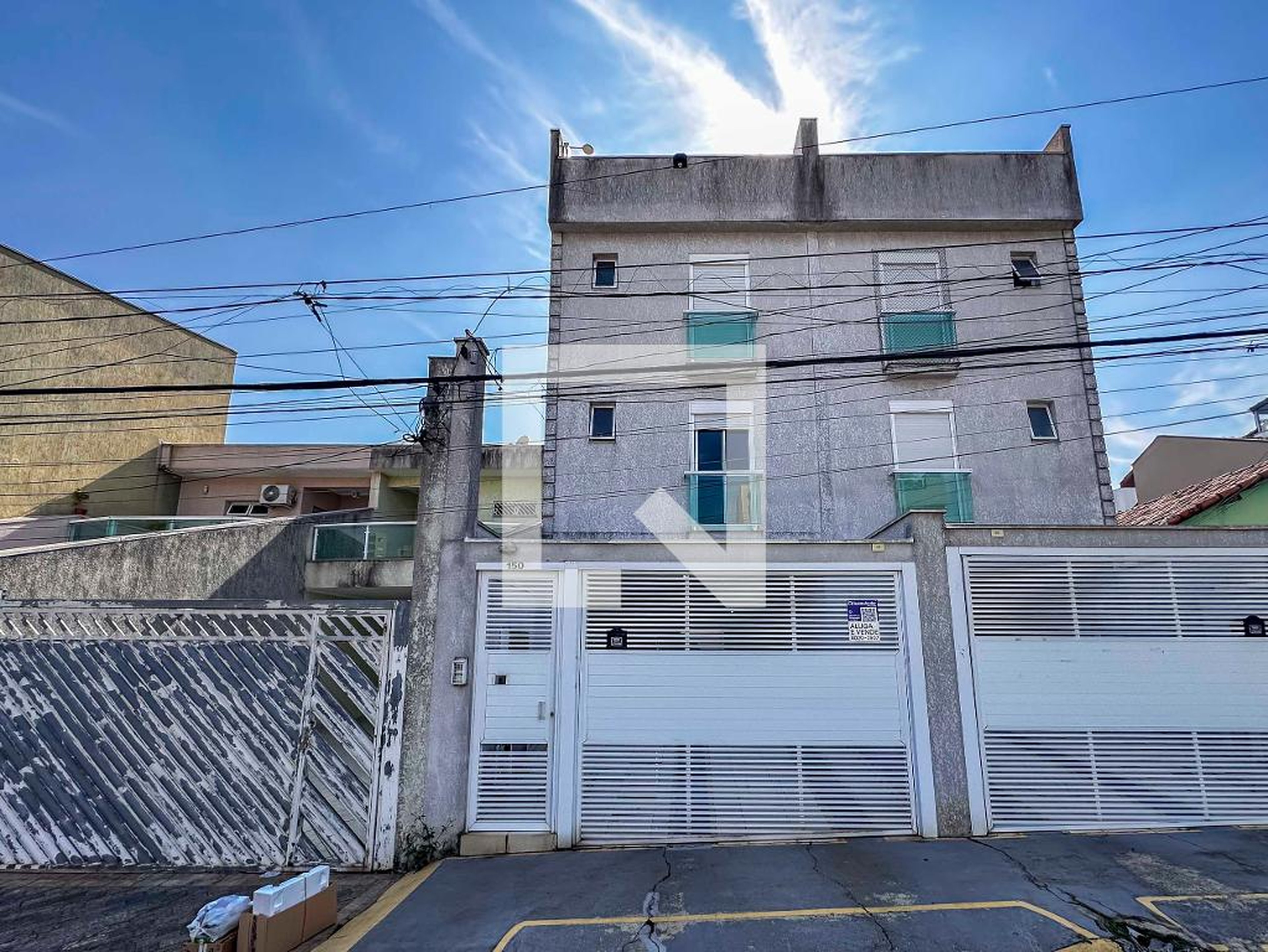 Fachada Condomínio em Rua Oliveira Coutinho, 150