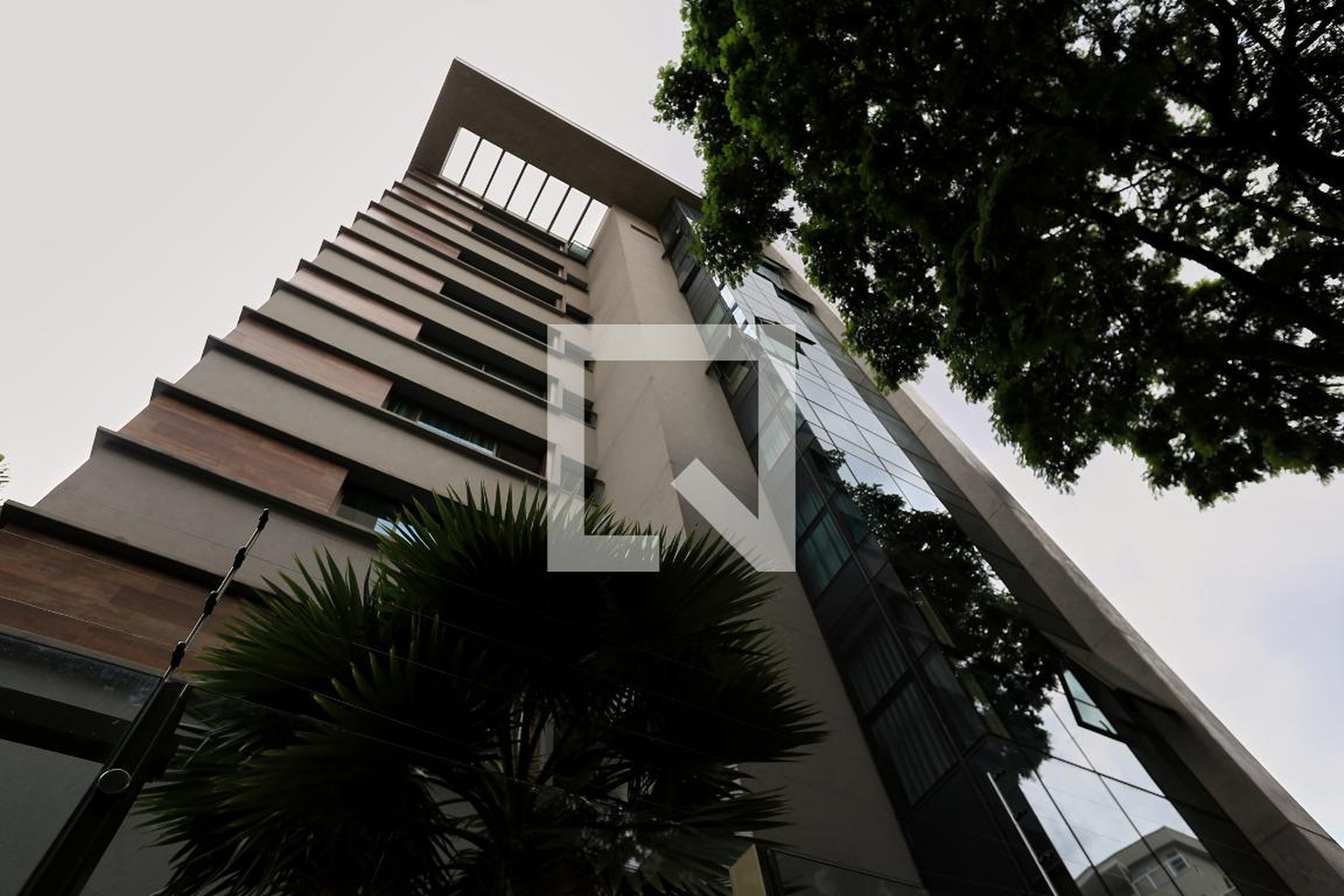 Fachada Condomínio em Rua Quintiliano Silva, 52