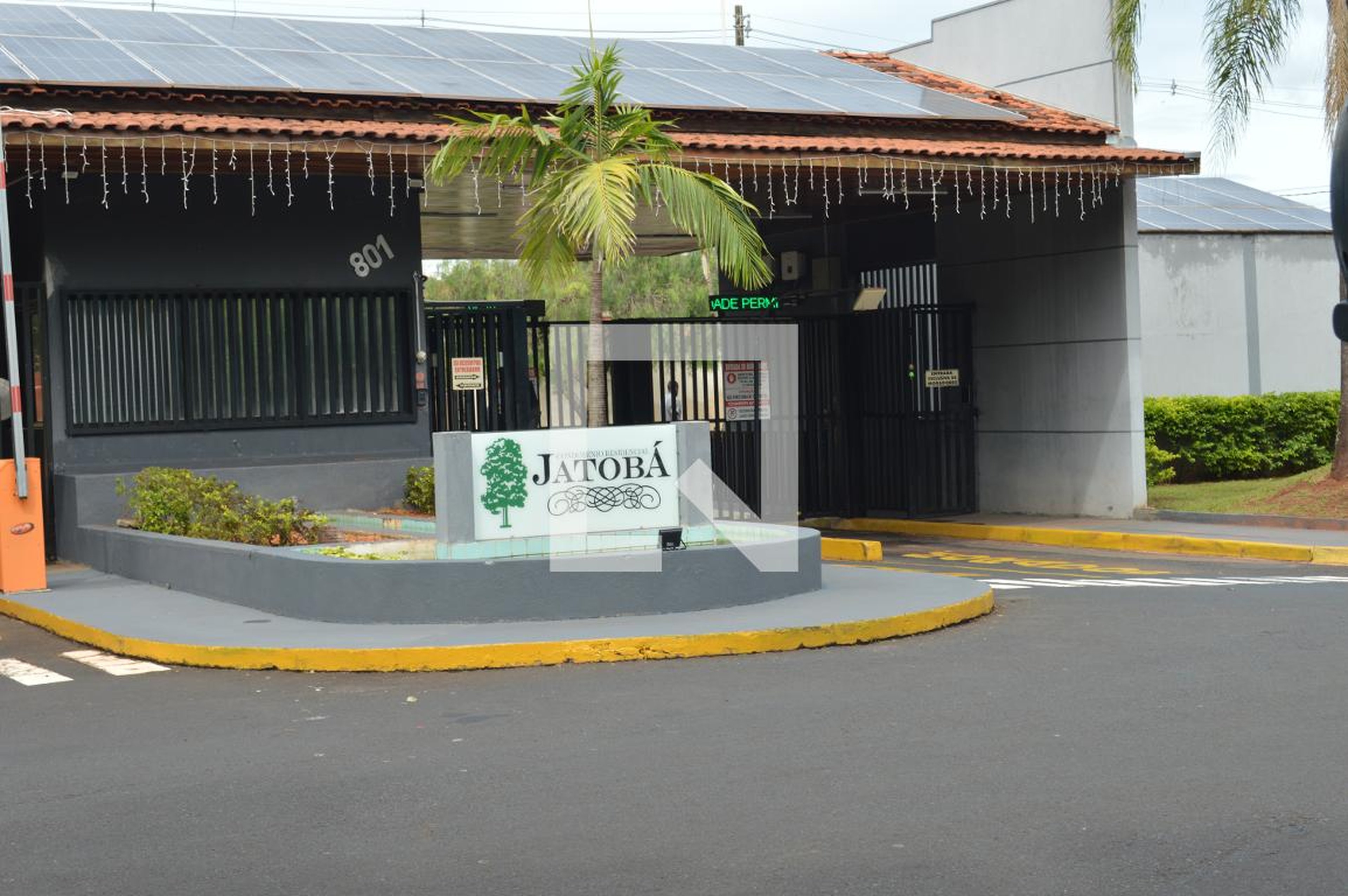 Fachada do Condomínio Condomínio Jatobá