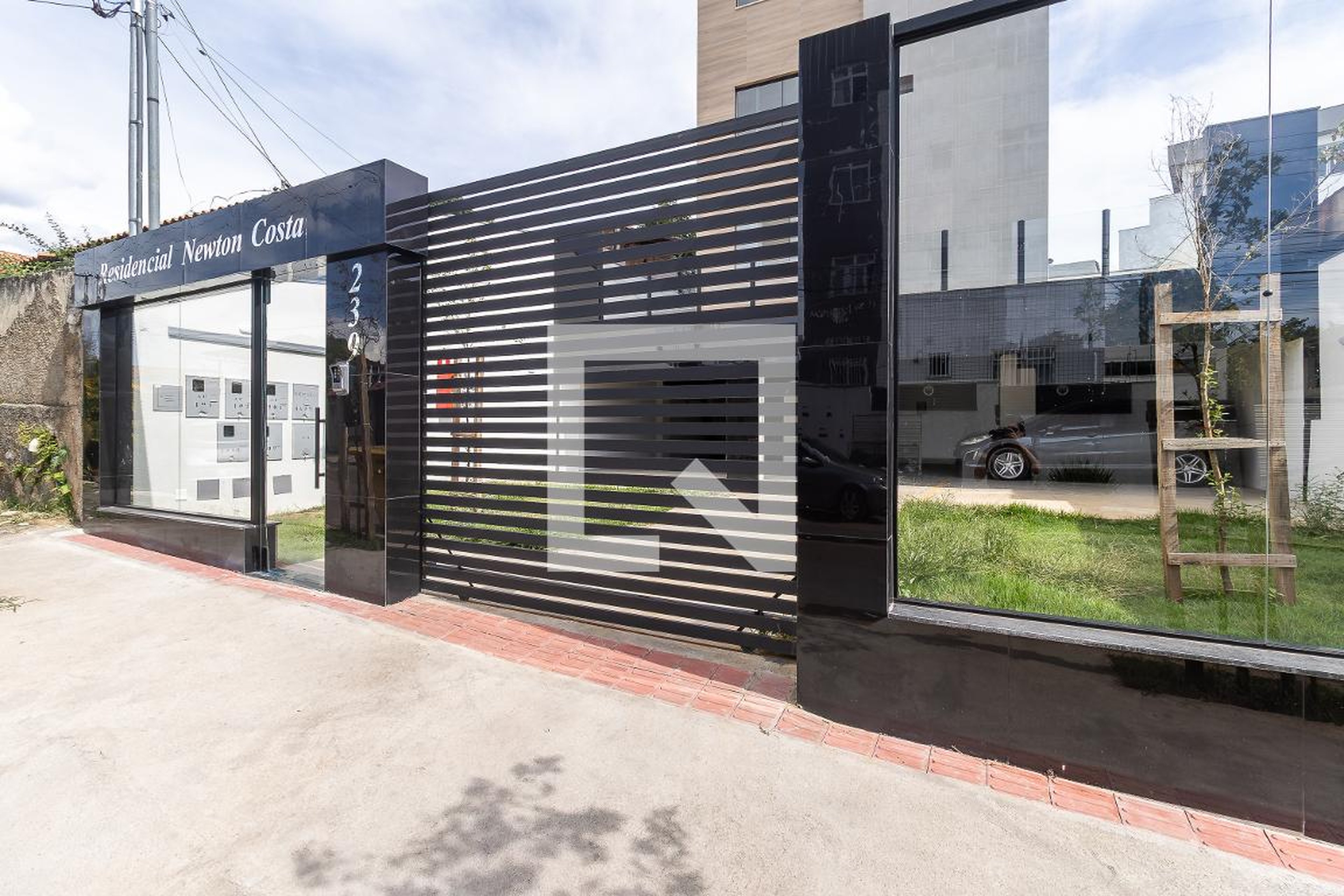 Fachada Condomínio em Rua Newton da Costa Silveira, 239