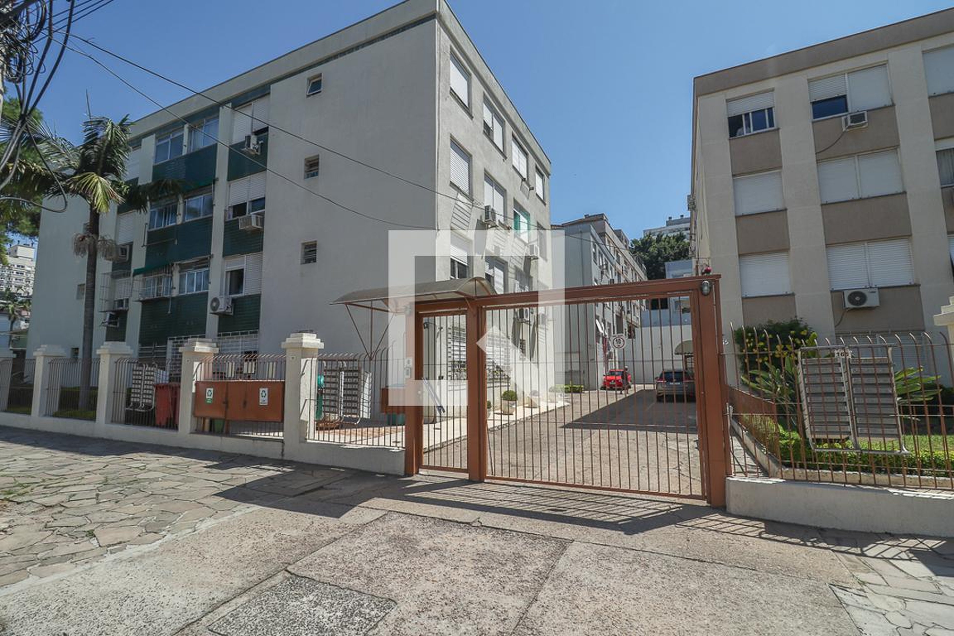 Fachada Condomínio em Rua Coronel João Corrêa, 185