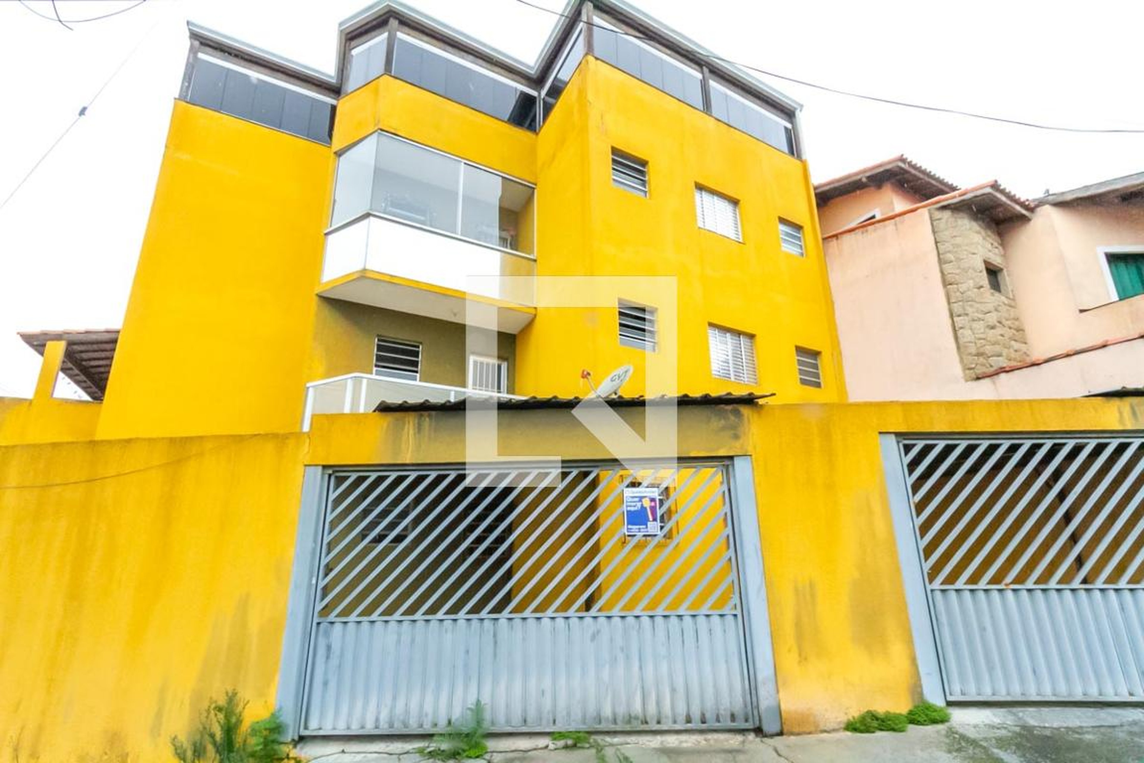 Fachada Condomínio em Rua Leonildo Balderi, 8