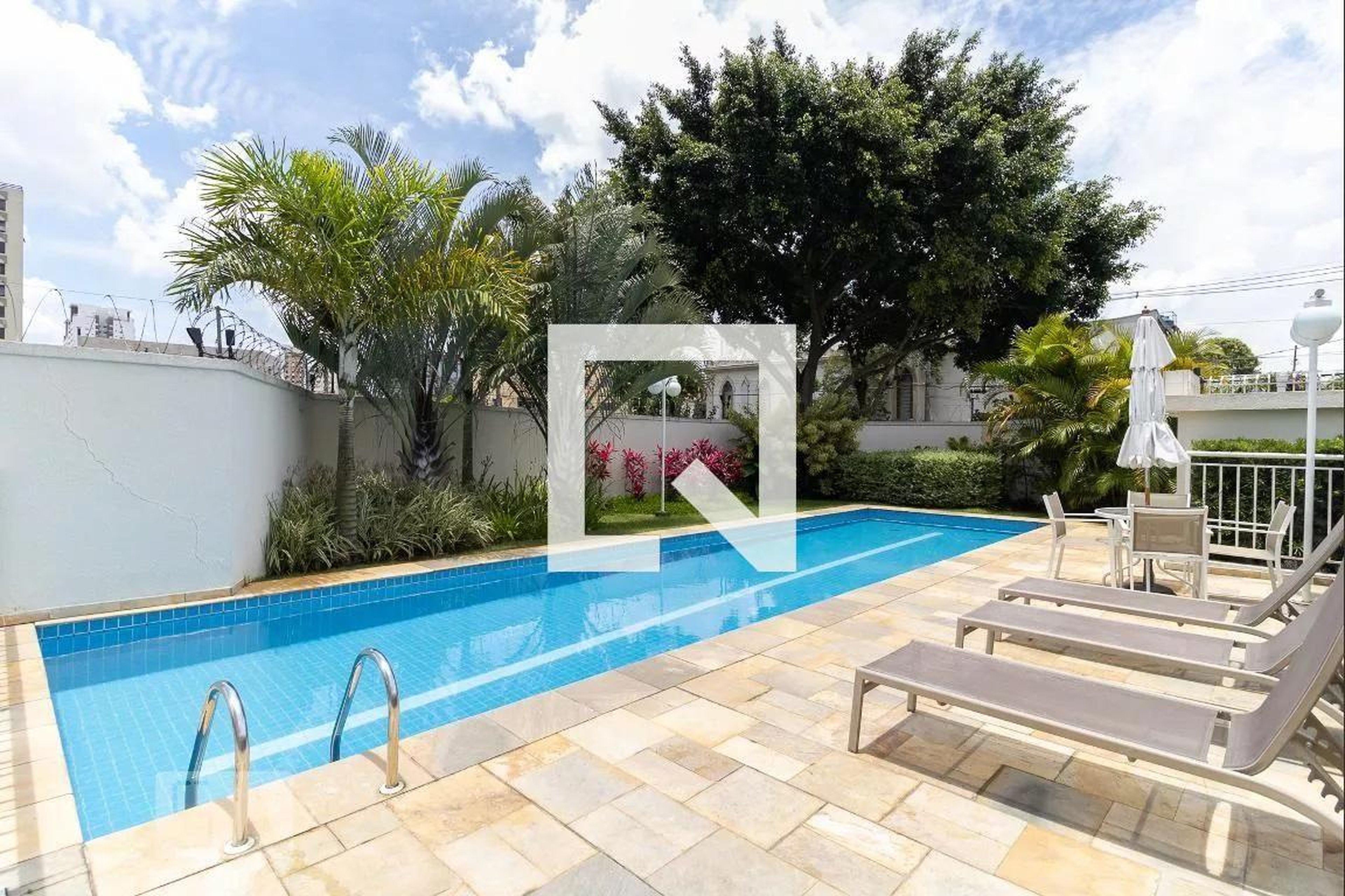 Piscina - Paseo de Las Rosas