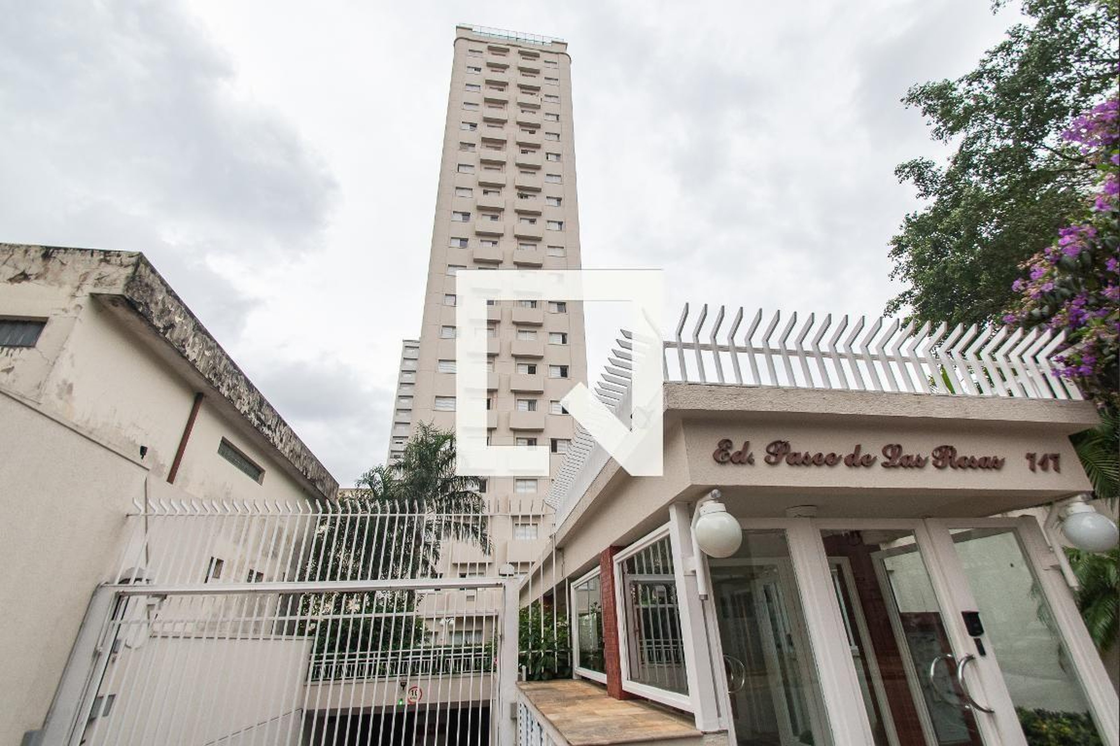 Fachada Condomínio Paseo de Las Rosas