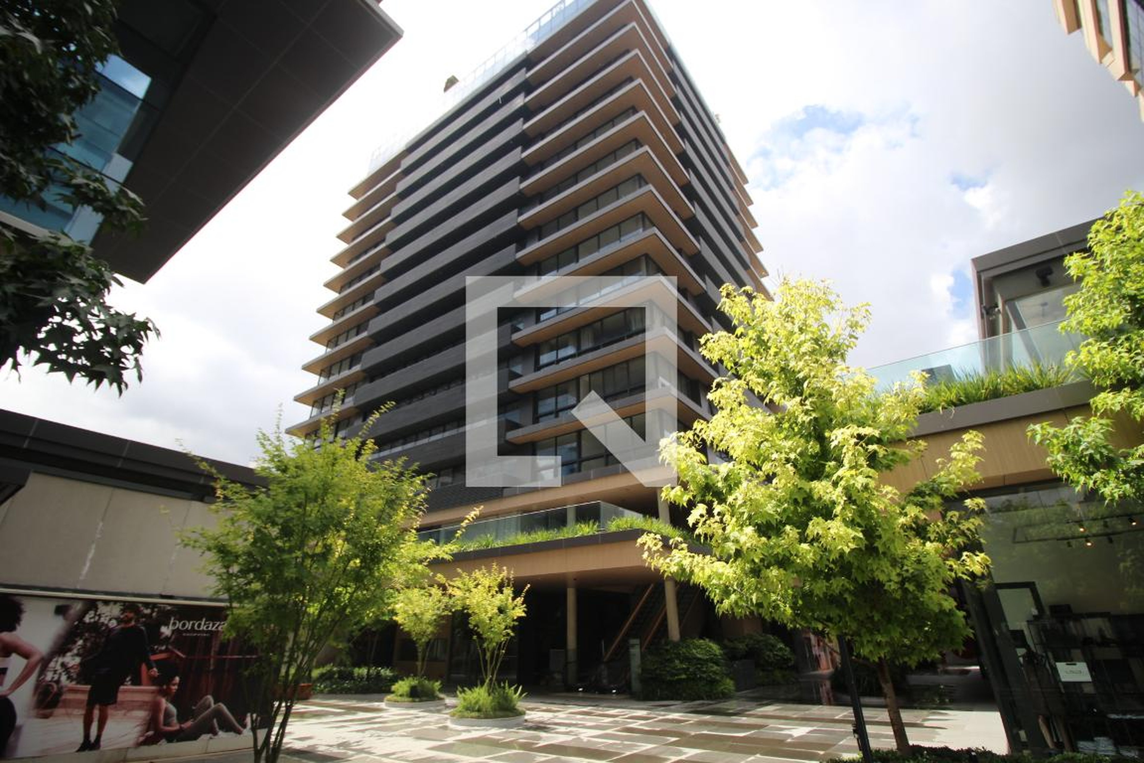 Fachada Condomínio em Alameda Alceu Wamosy, 91