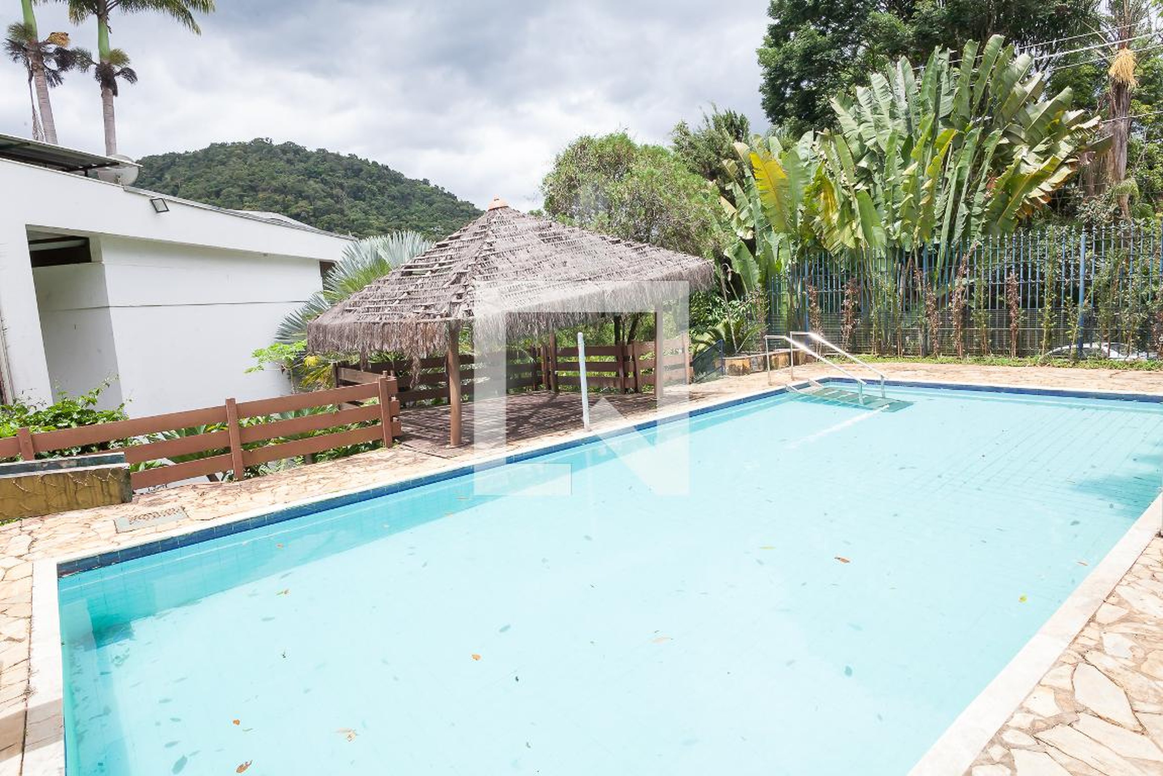 Piscina Condomínio em Alameda de Antares, 299