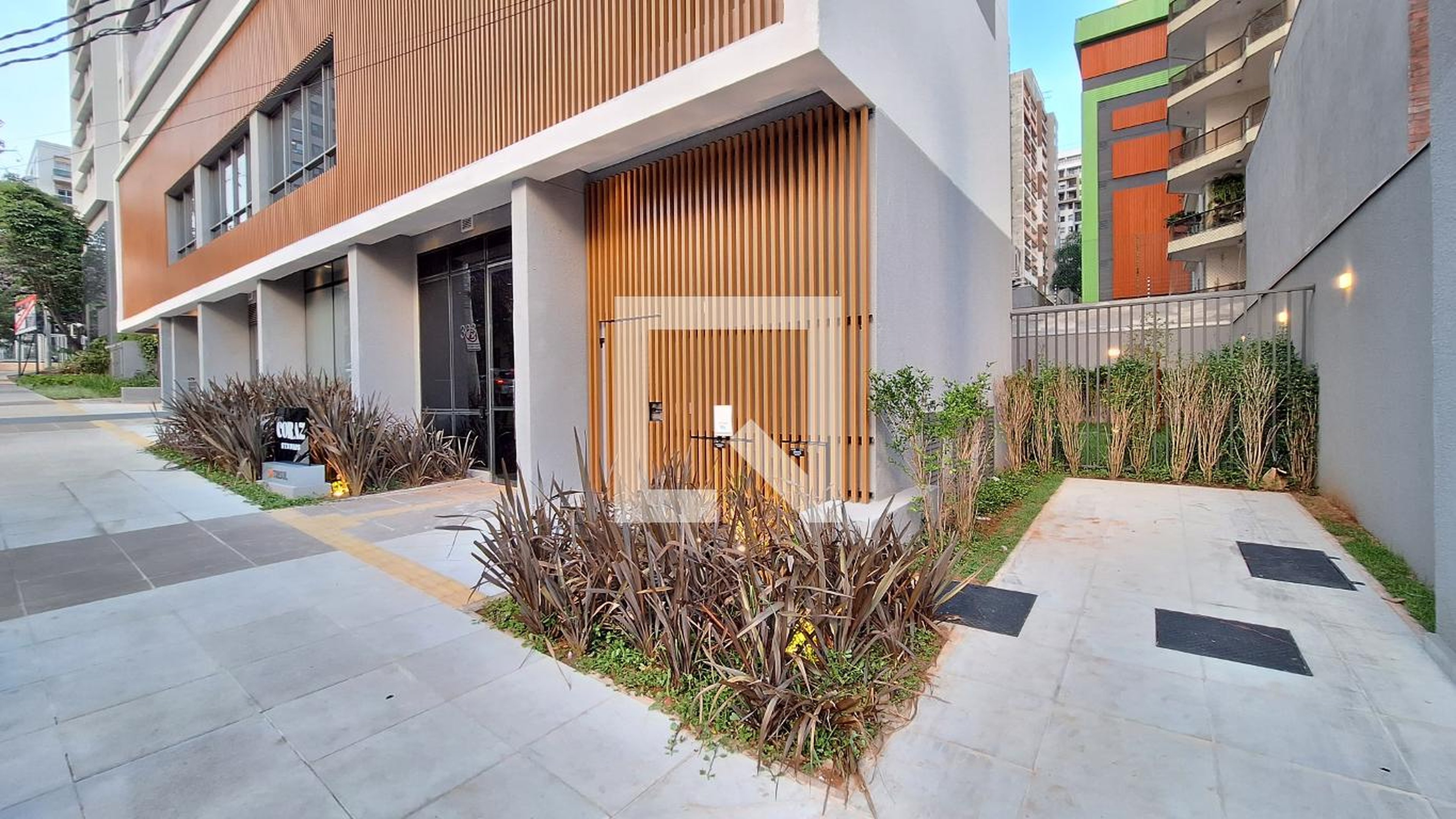 Fachada Condomínio Coraz Studios