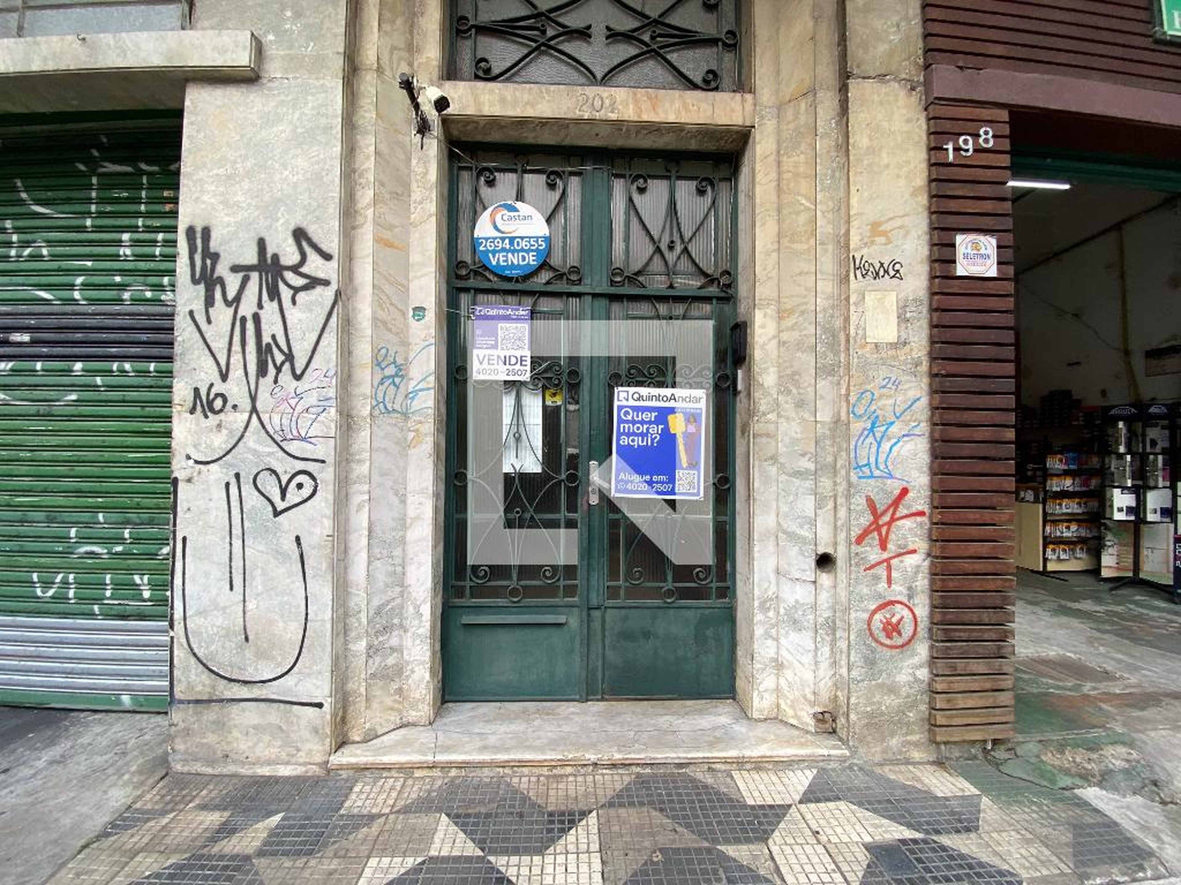 Fachada Condomínio em Rua Maria Domitila, 202