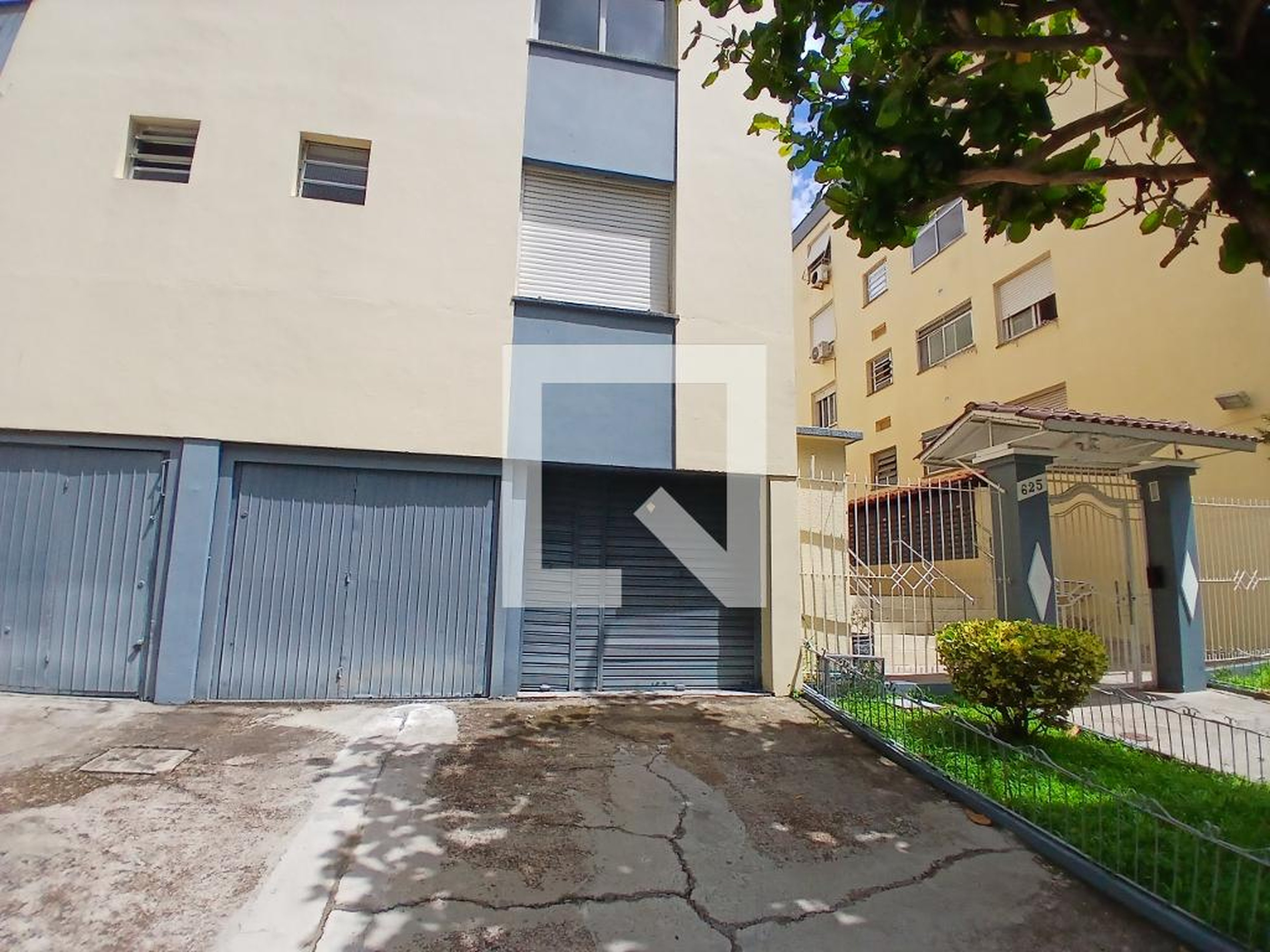 Fachada Condomínio em Rua Cipó, 645