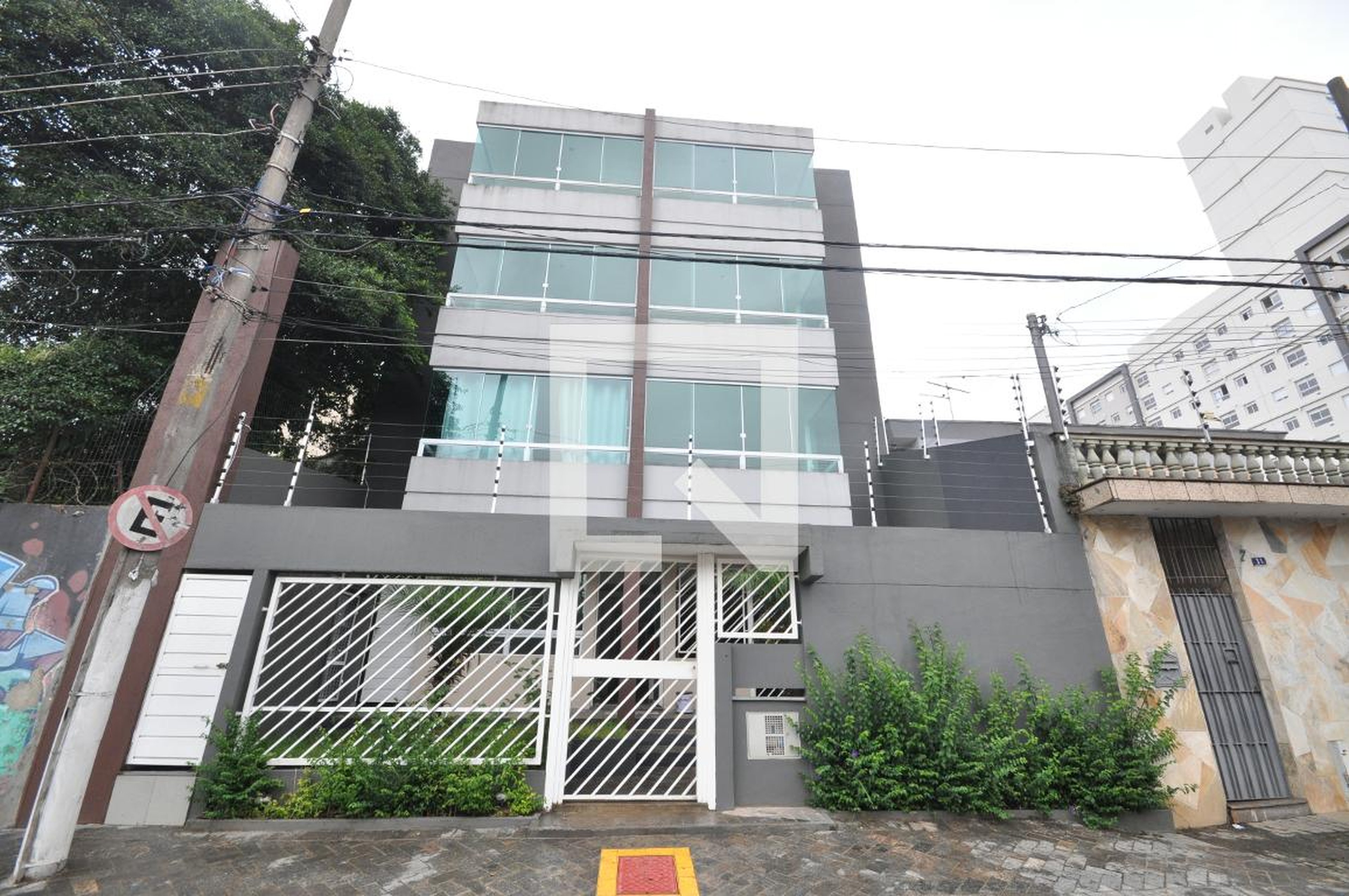 Fachada Condomínio em Rua Domélia, 25