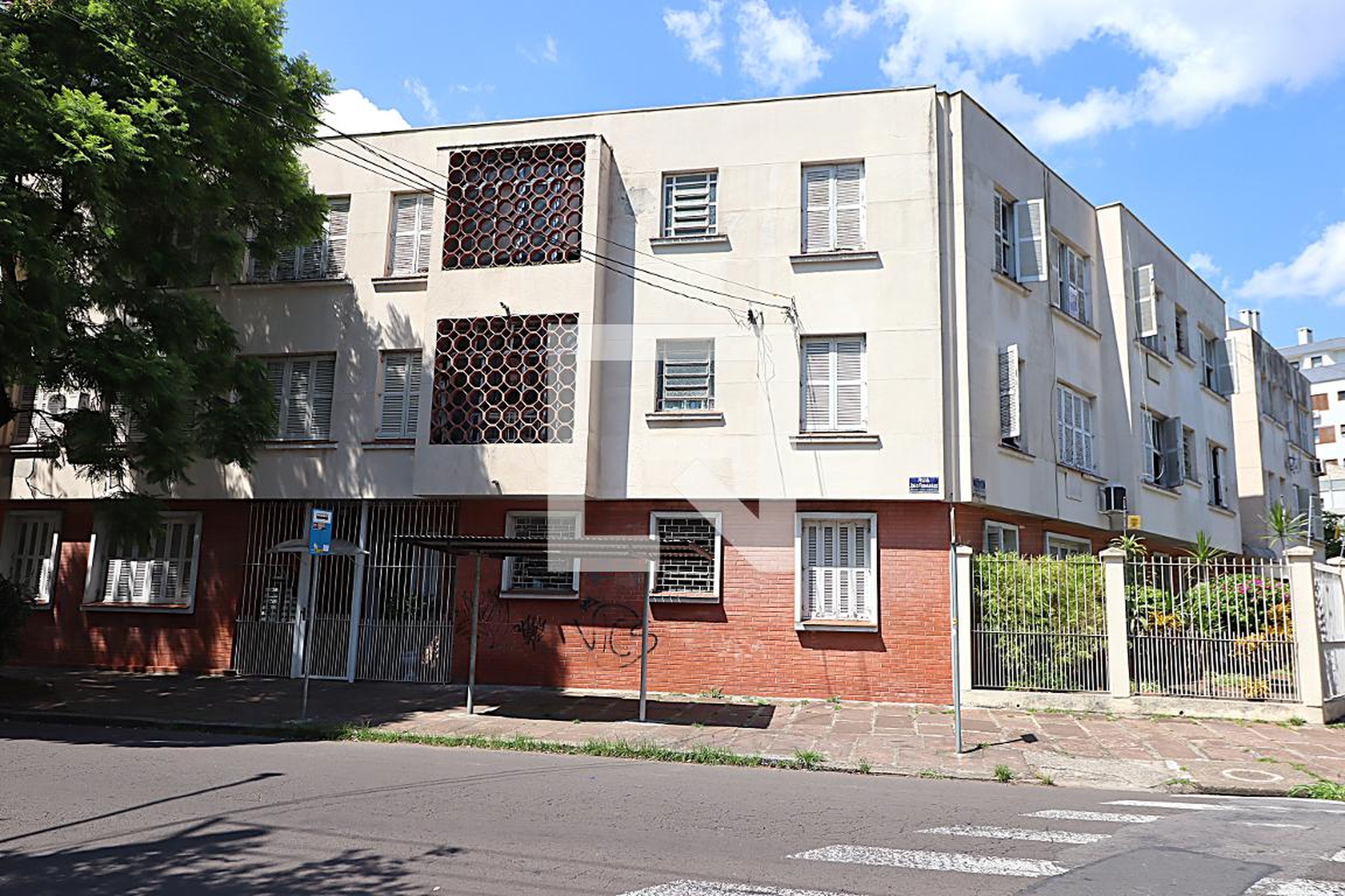 Fachada do Prédio Condomínio em Rua João Guimarães, 210