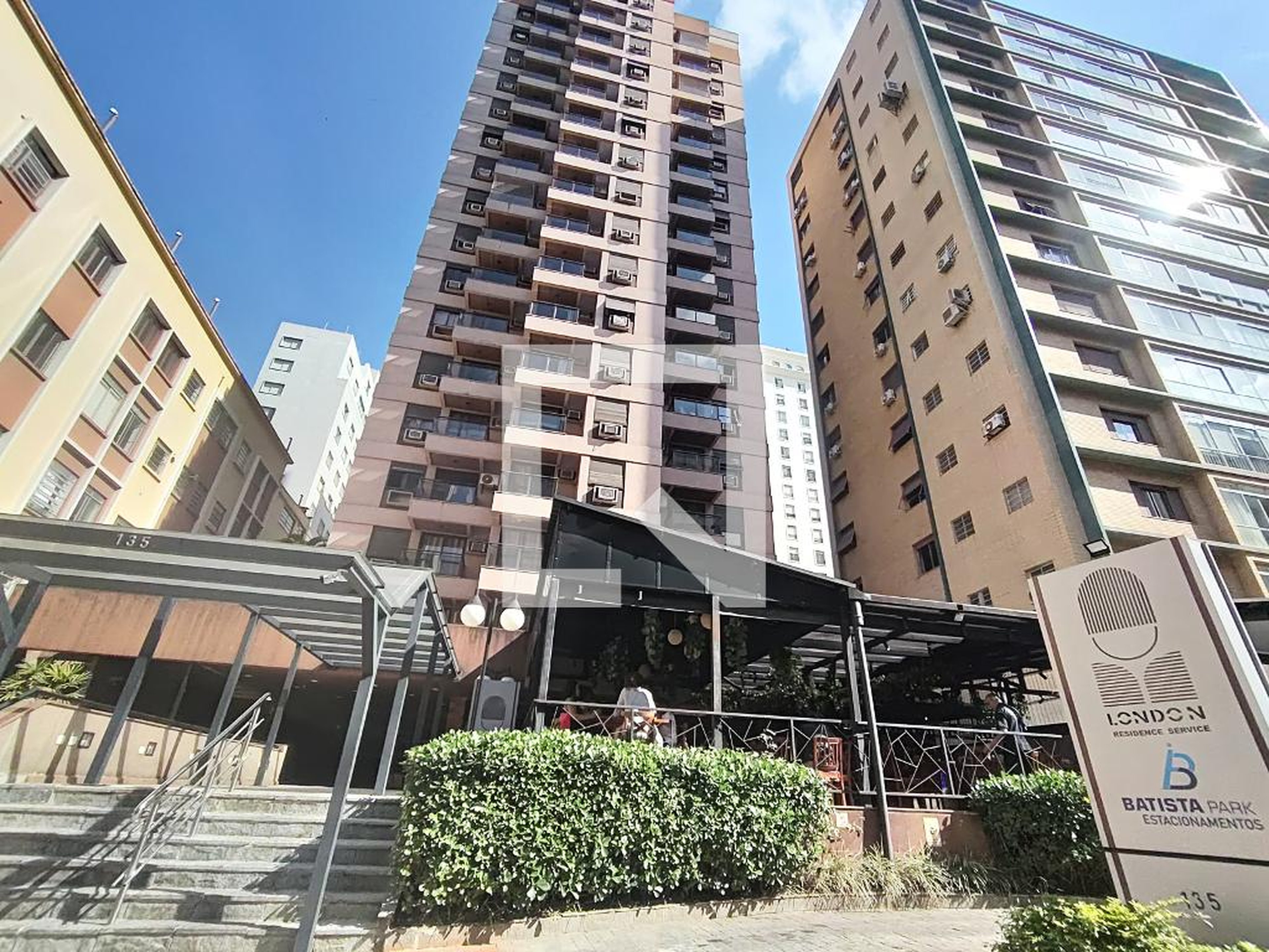 Fachada Condomínio London Oton Flat
