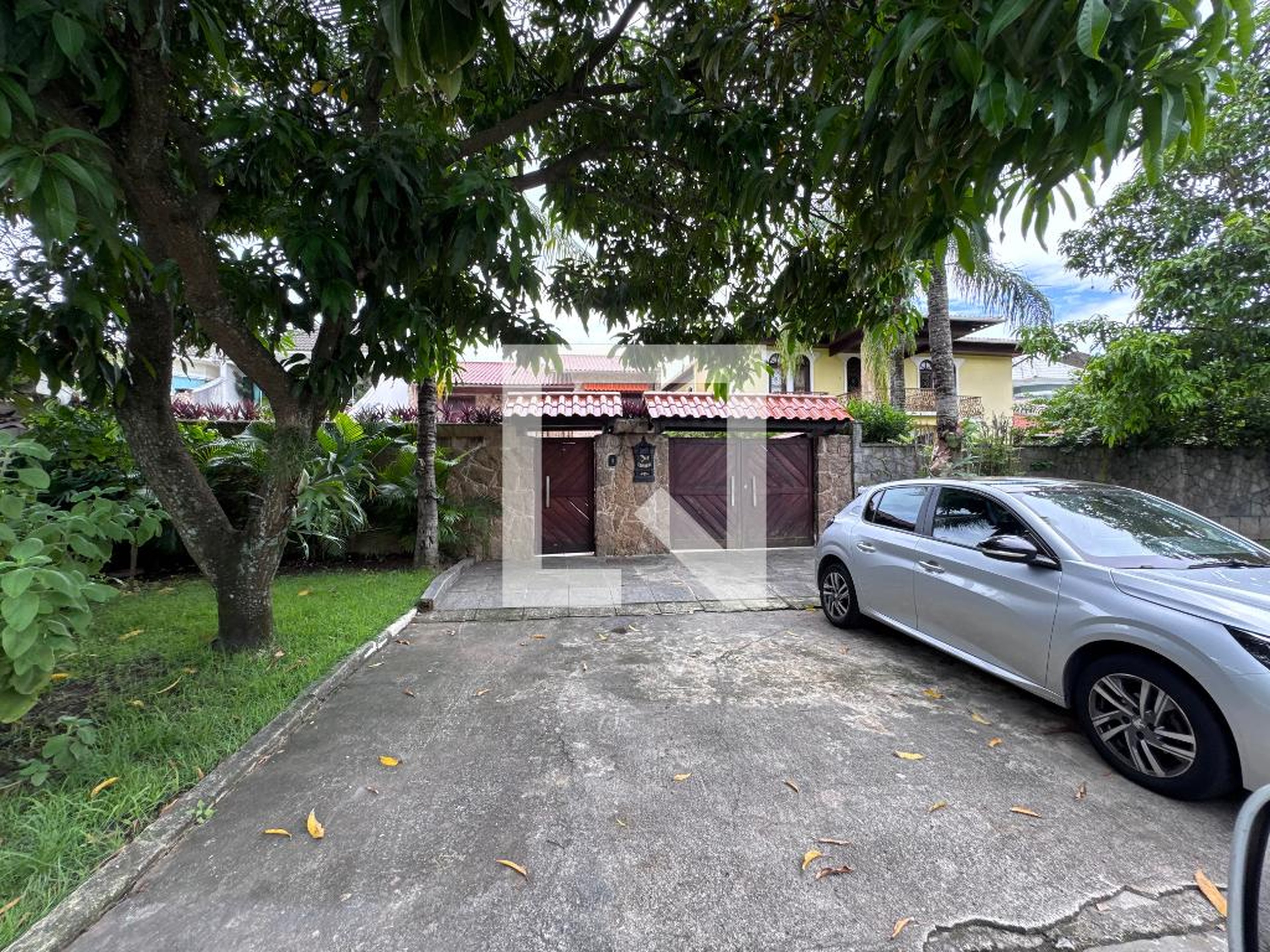 Fachada Condomínio em Rua Euríco Melo, 210