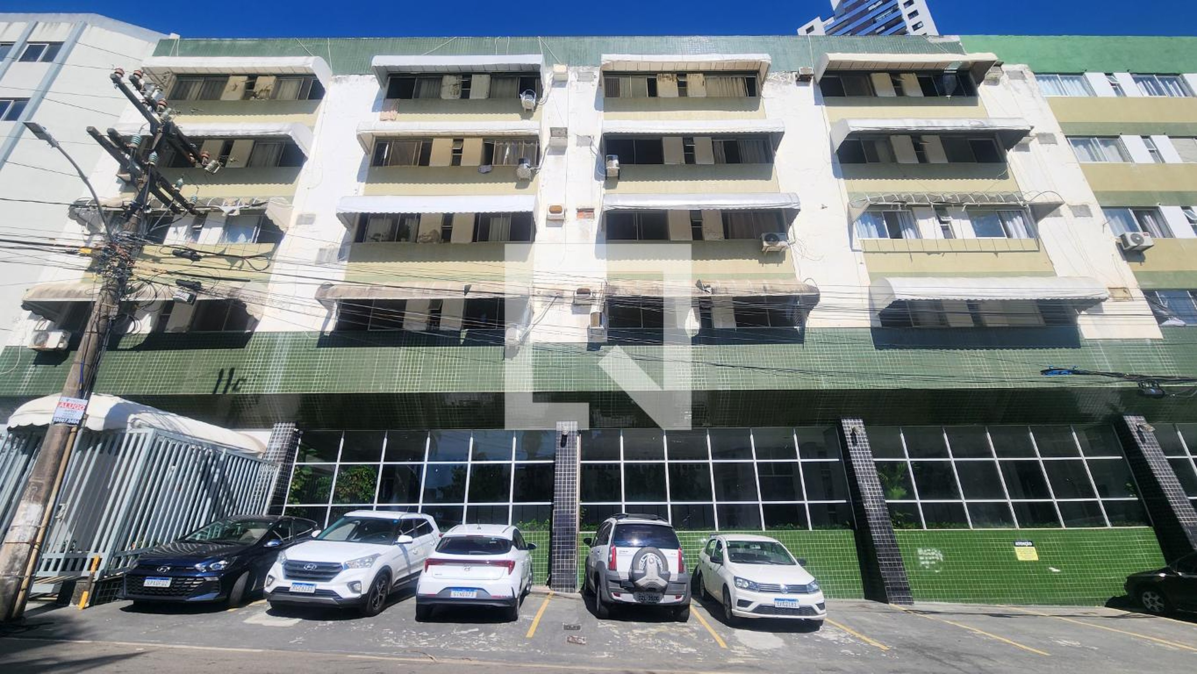 Fachada Condomínio em Rua Ponciano Oliveira, 68