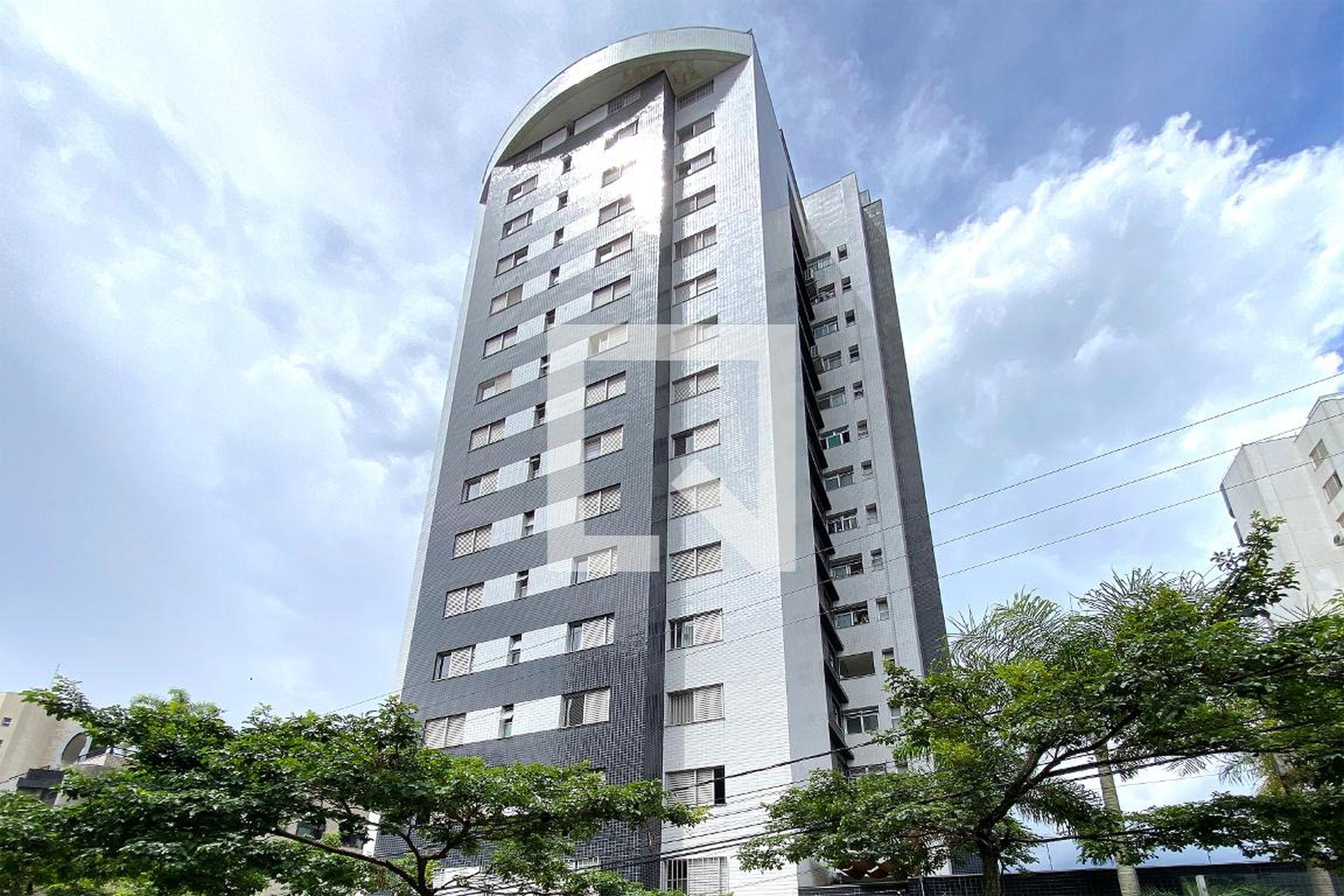 Fachada Condomínio em Rua Professora Bartira Mourão, 162