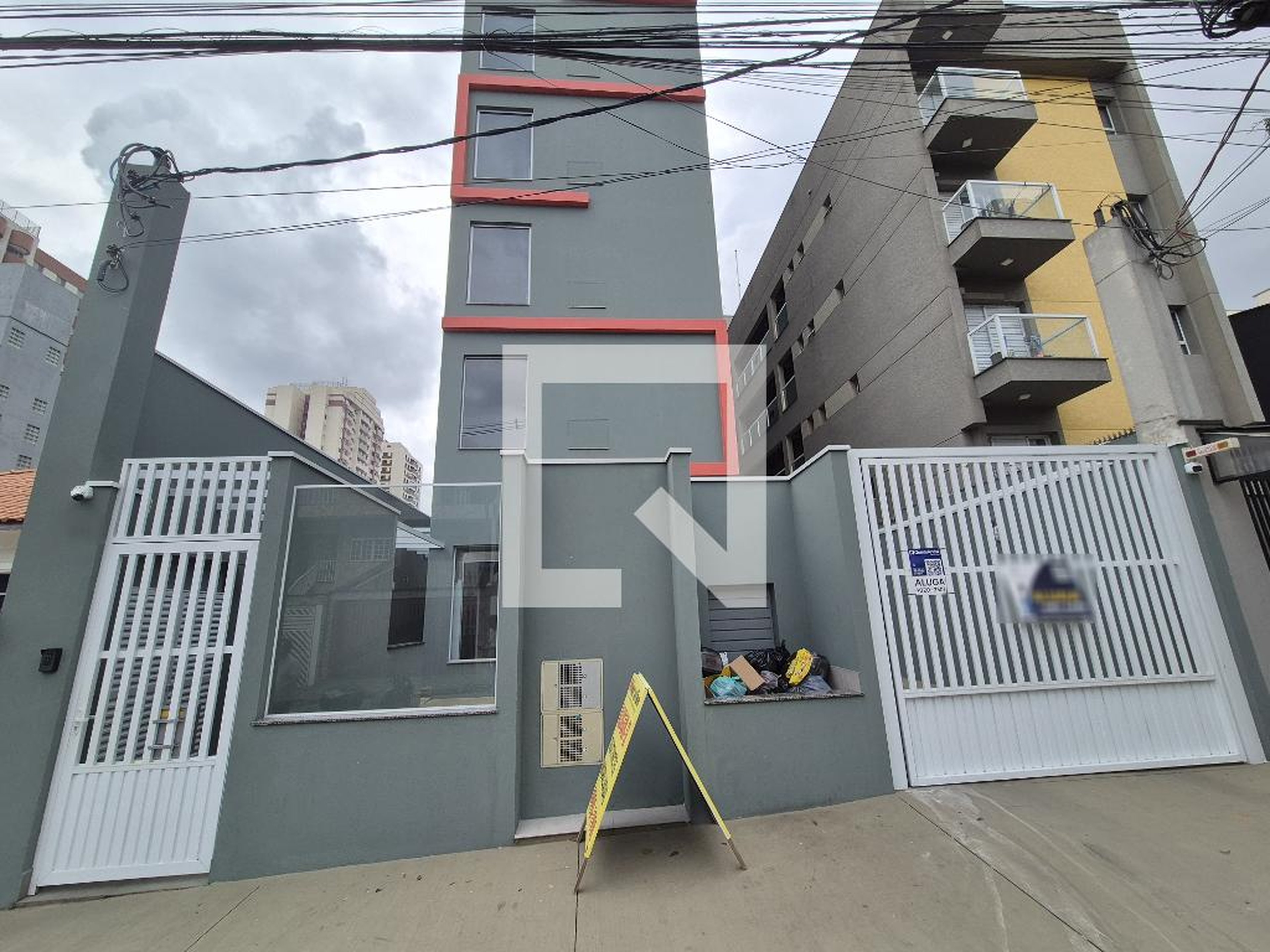 Fachada Condomínio em Rua Paulina Isabel de Queirós, 93