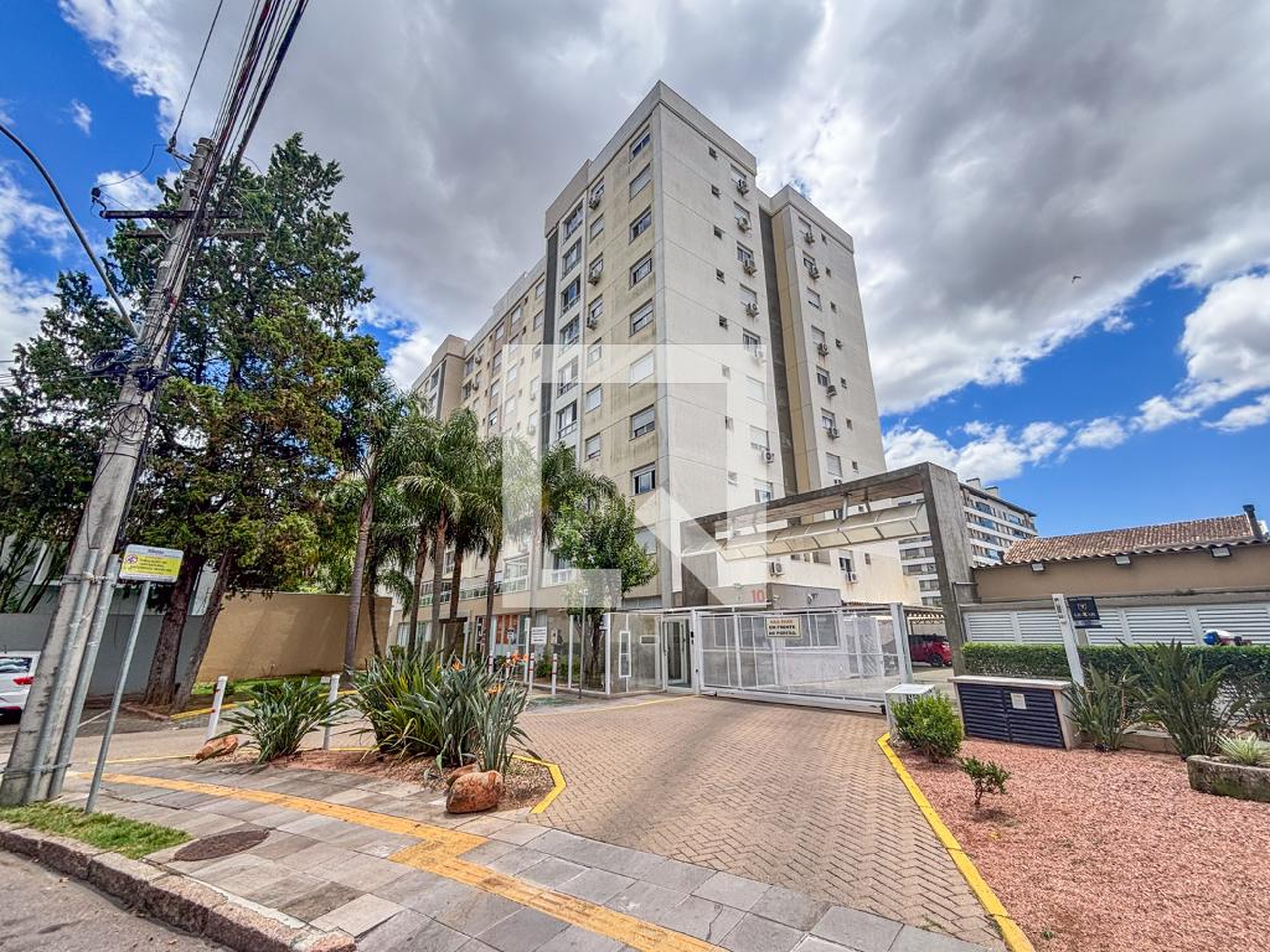 Fachada Condomínio em Rua Doutor Pereira Neto, 110