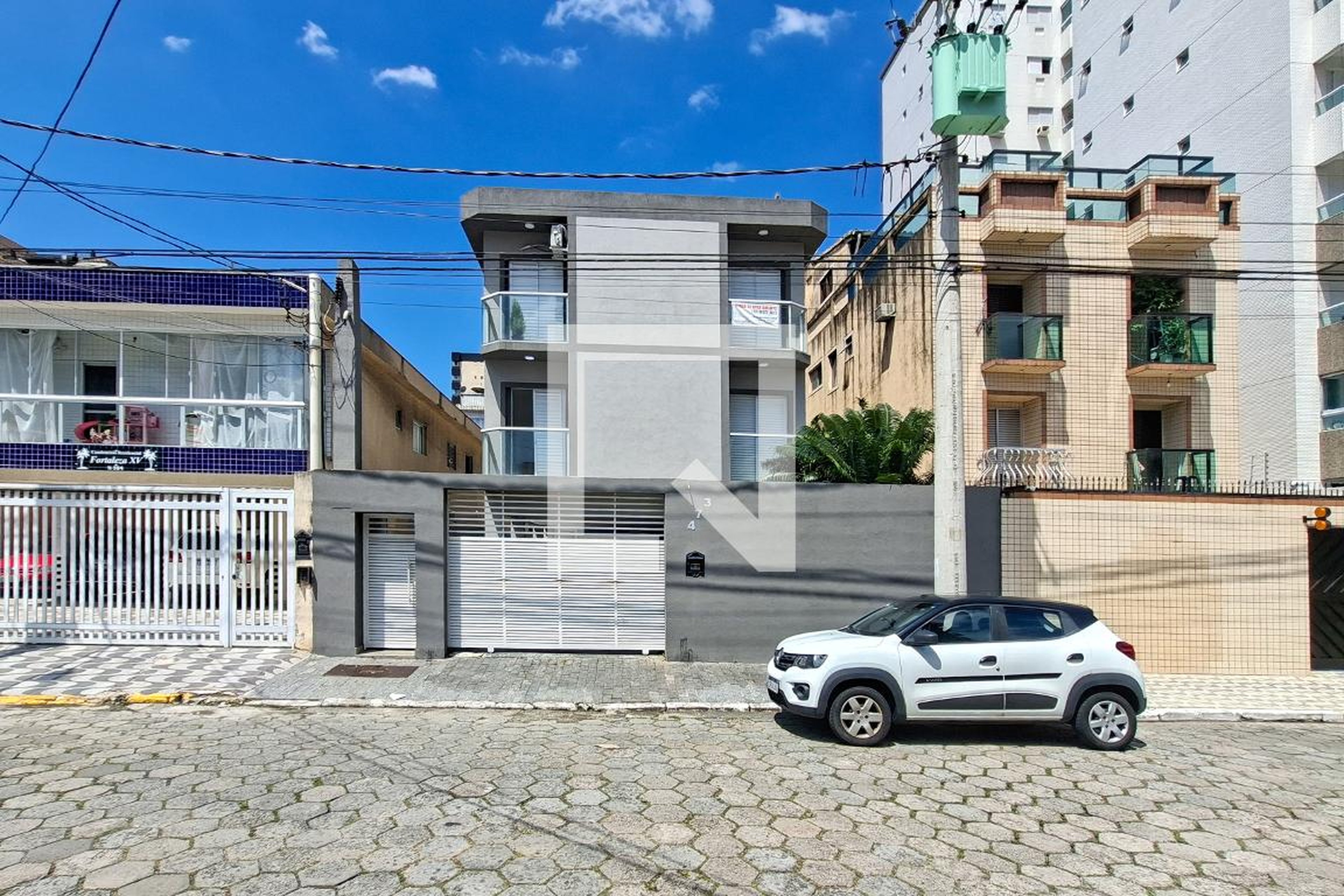 Fachada Condomínio em Rua Peru, 374