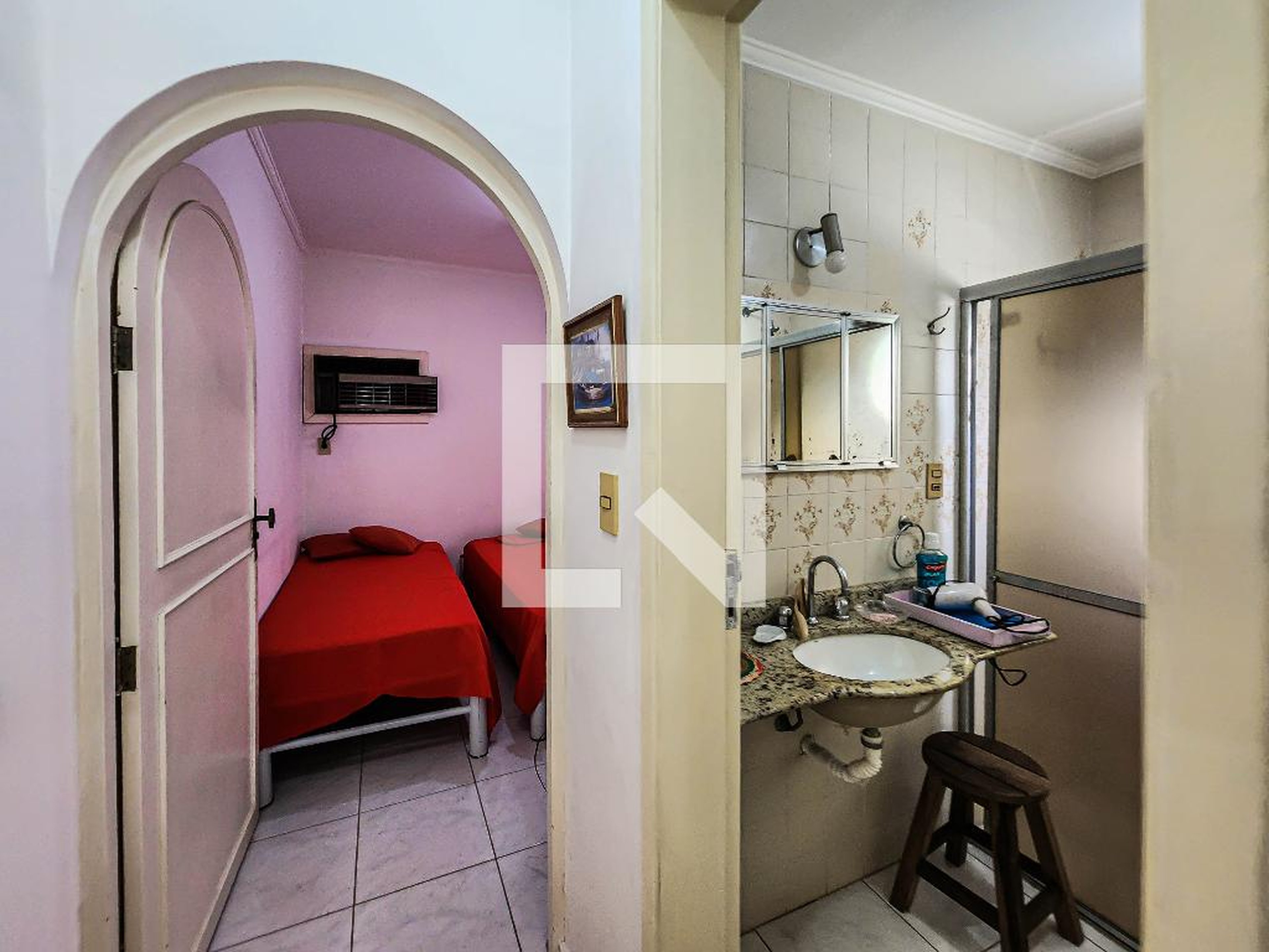 Hall Condomínio em Rua Sebastião de Oliveira, 412