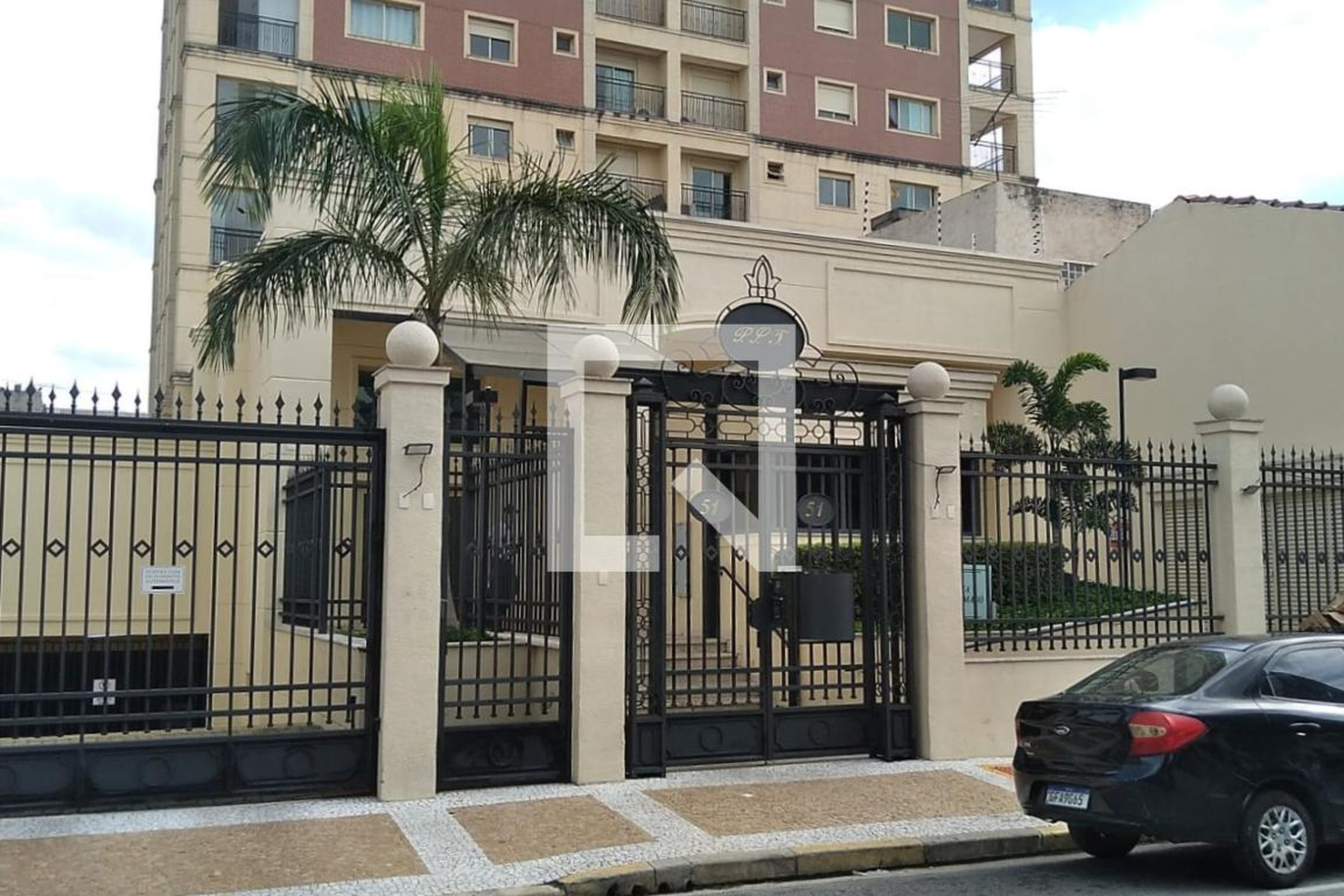 Fachada Condomínio em Rua Aviador Gil Guilherme, 52