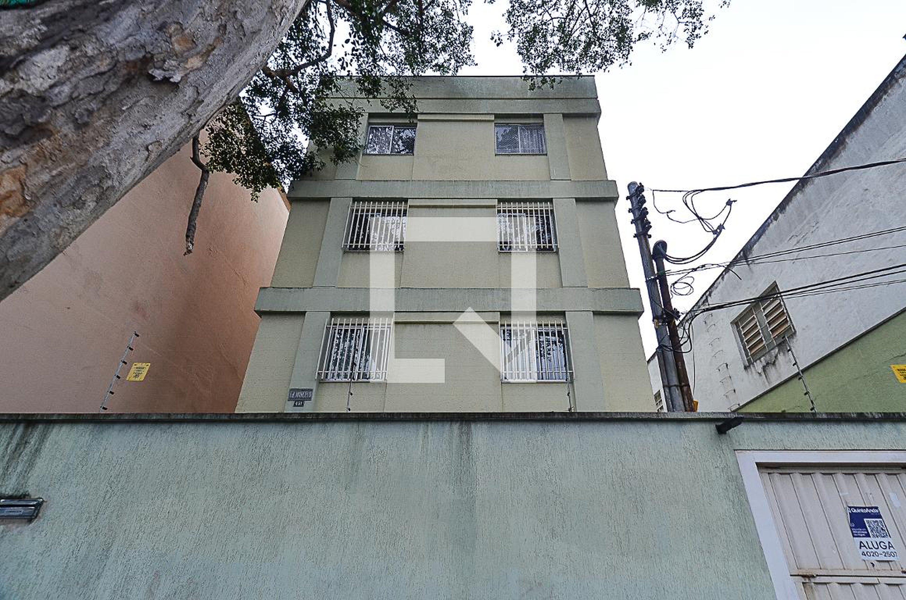 Fachada Condomínio em Rua Aquiles Lobo, 451