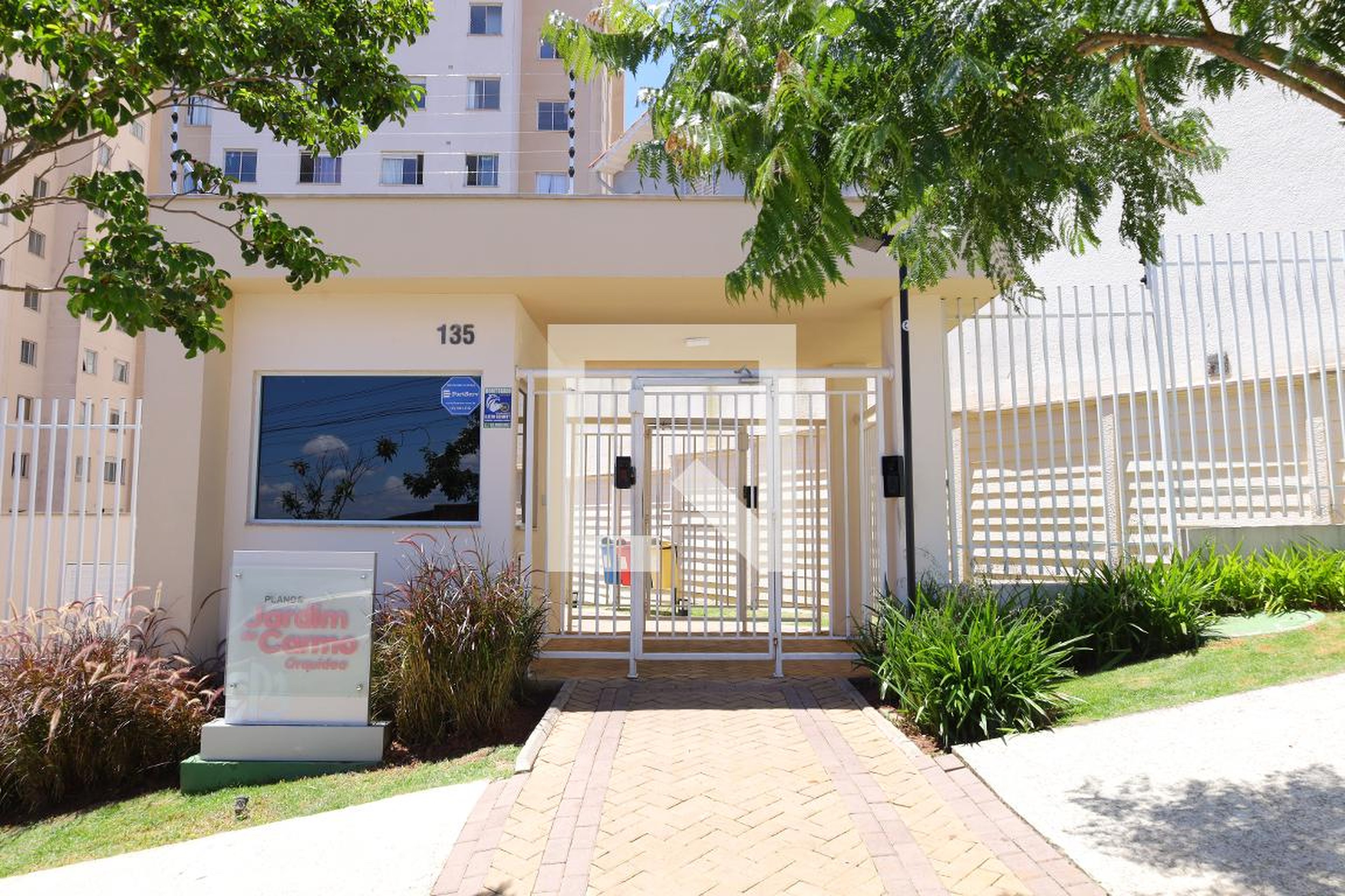 Fachada do condomínio Condomínio Planos & Jardim do Carmo  Orquídea