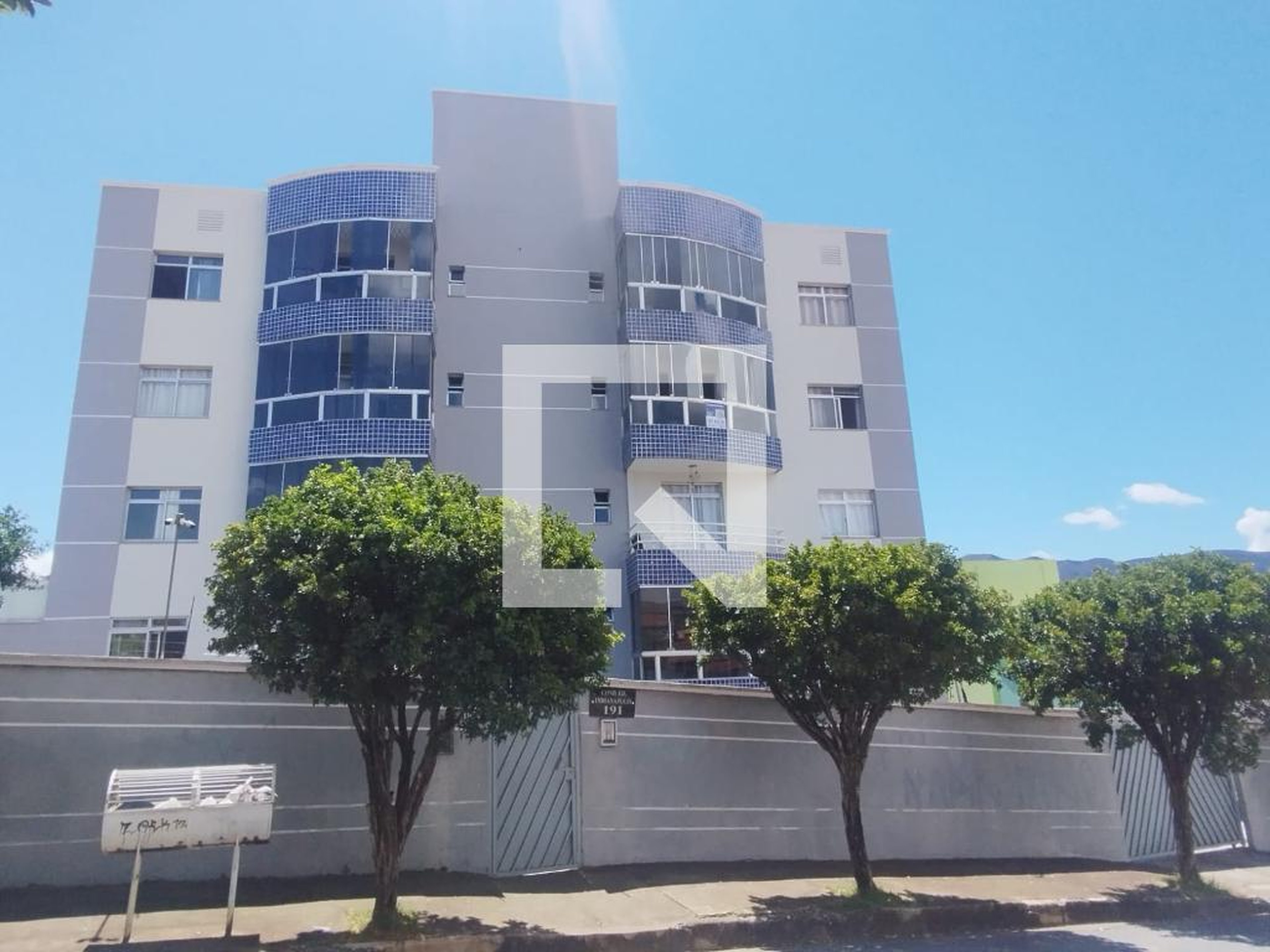 Fachada Condomínio em Rua Iracema Gomes Pereira, 191