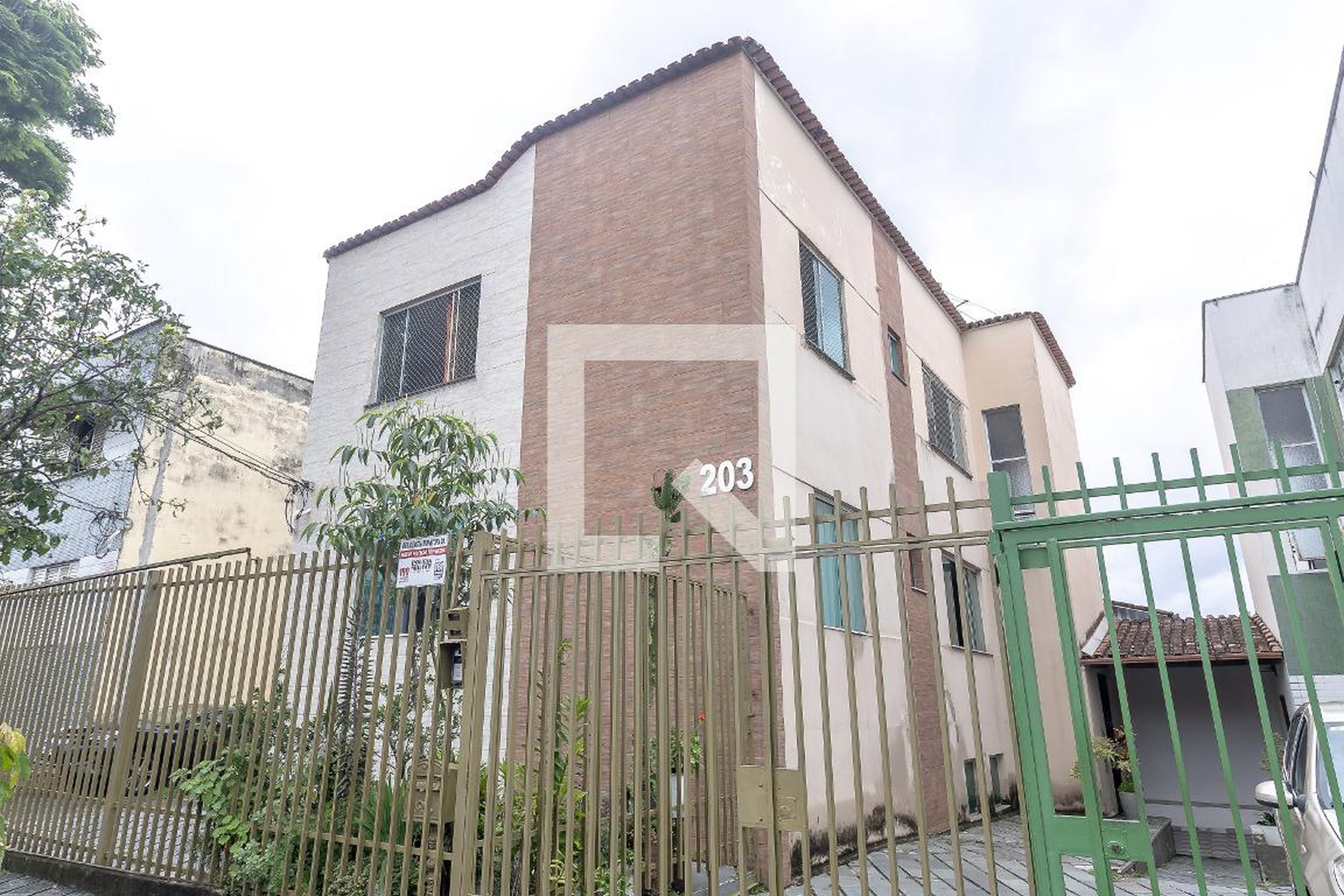 Fachada Condomínio em Rua Júlio Ferreira Pinto, 203