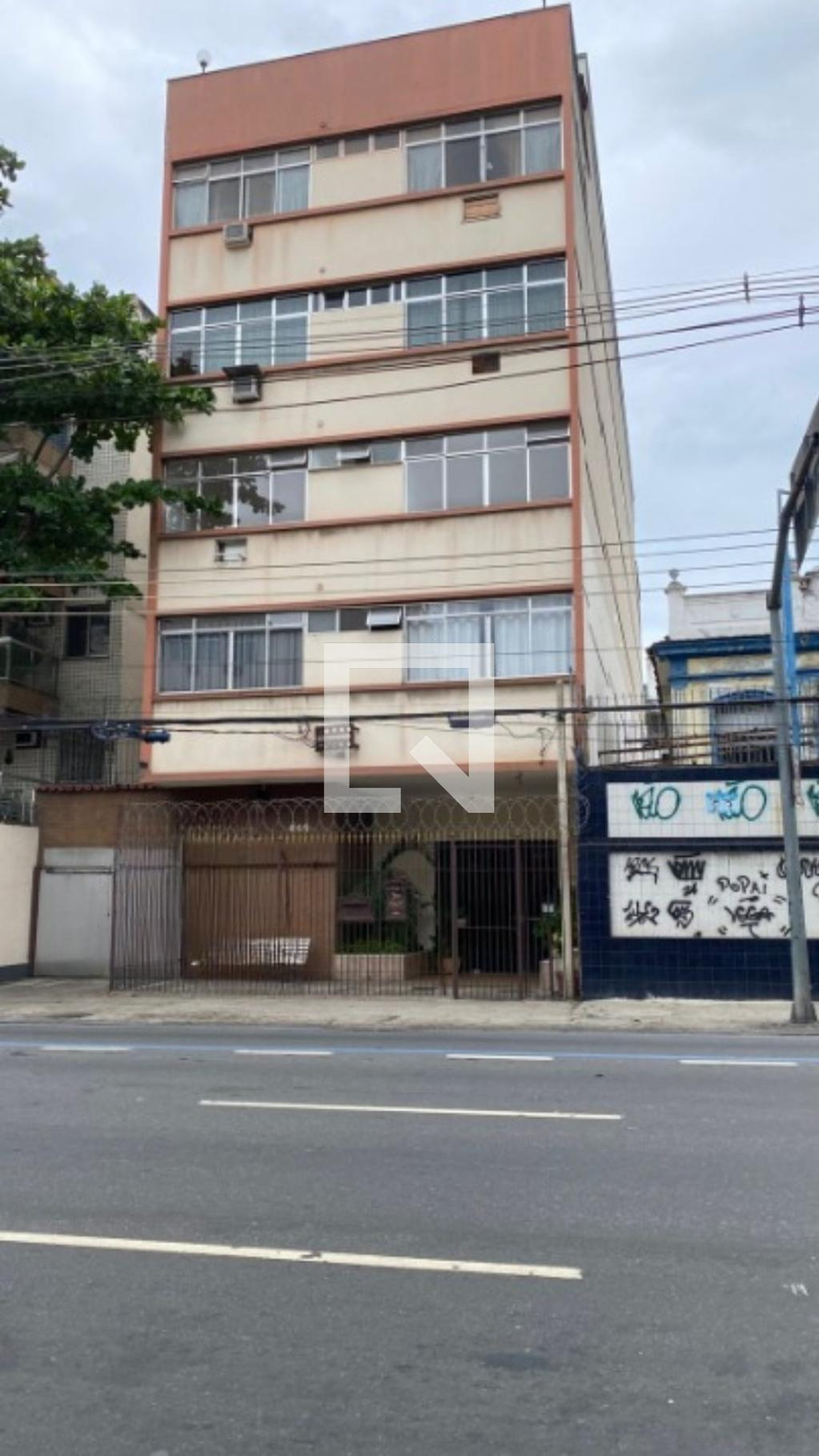 Fachada Condomínio em Rua Teodoro da Silva, 455