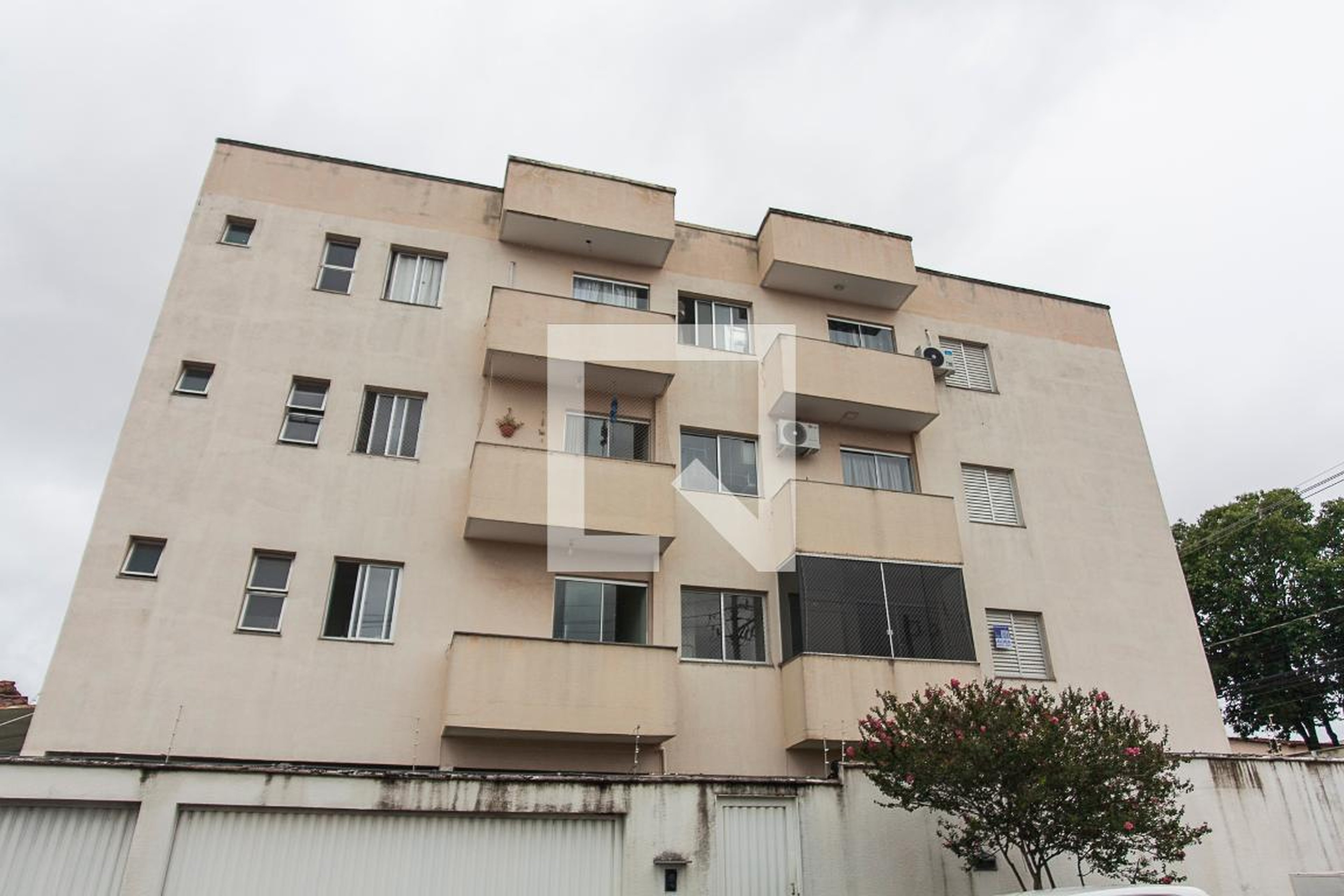 Fachada Condomínio em Avenida Francisco Ribeiro, 390