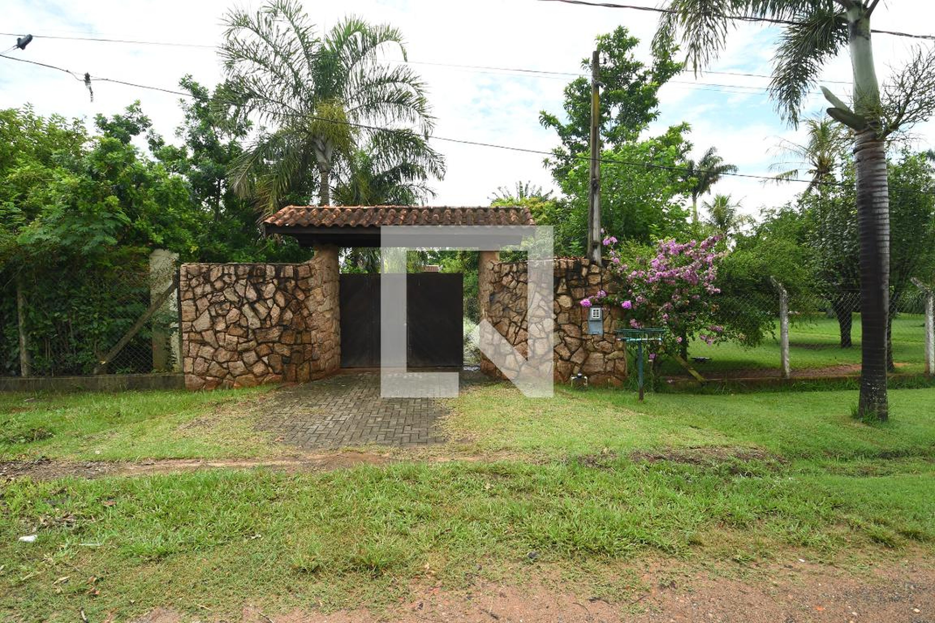 Fachada Condomínio em Rua Sinesio Pereira da Cunha, 28
