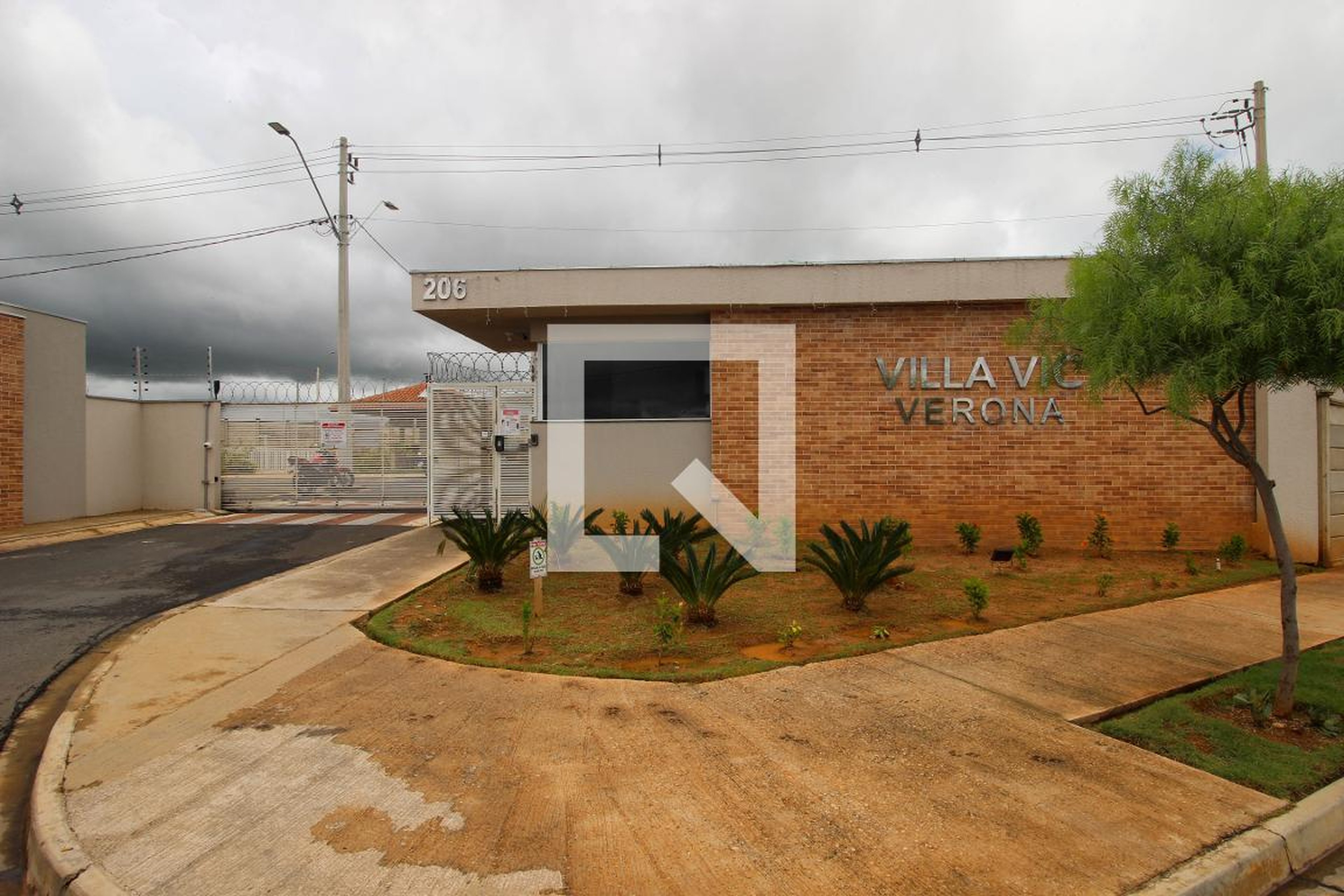 Fachada Condomínio em Rua Verona, 206