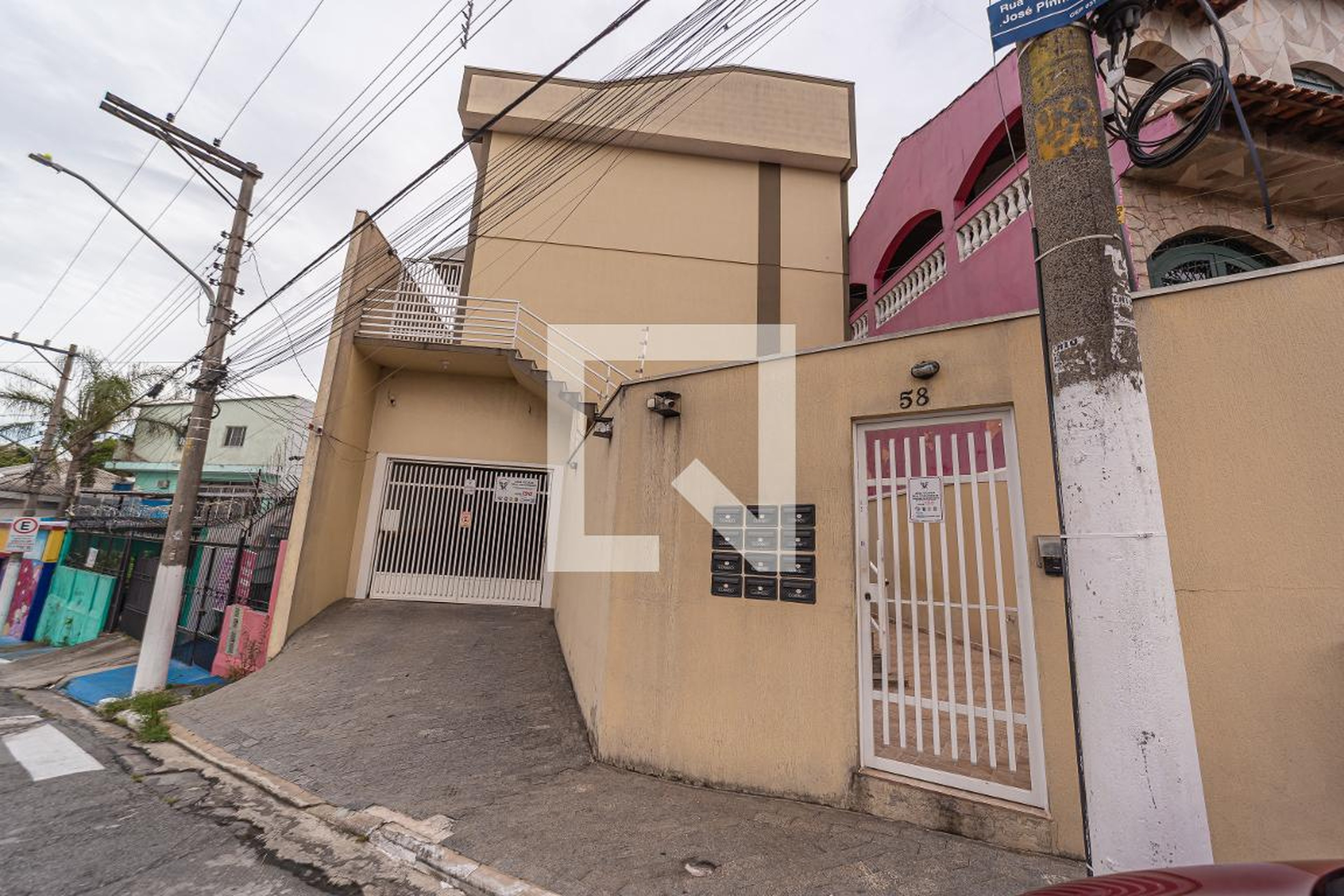 Fachada Condomínio em Rua José Pinheiro, 58