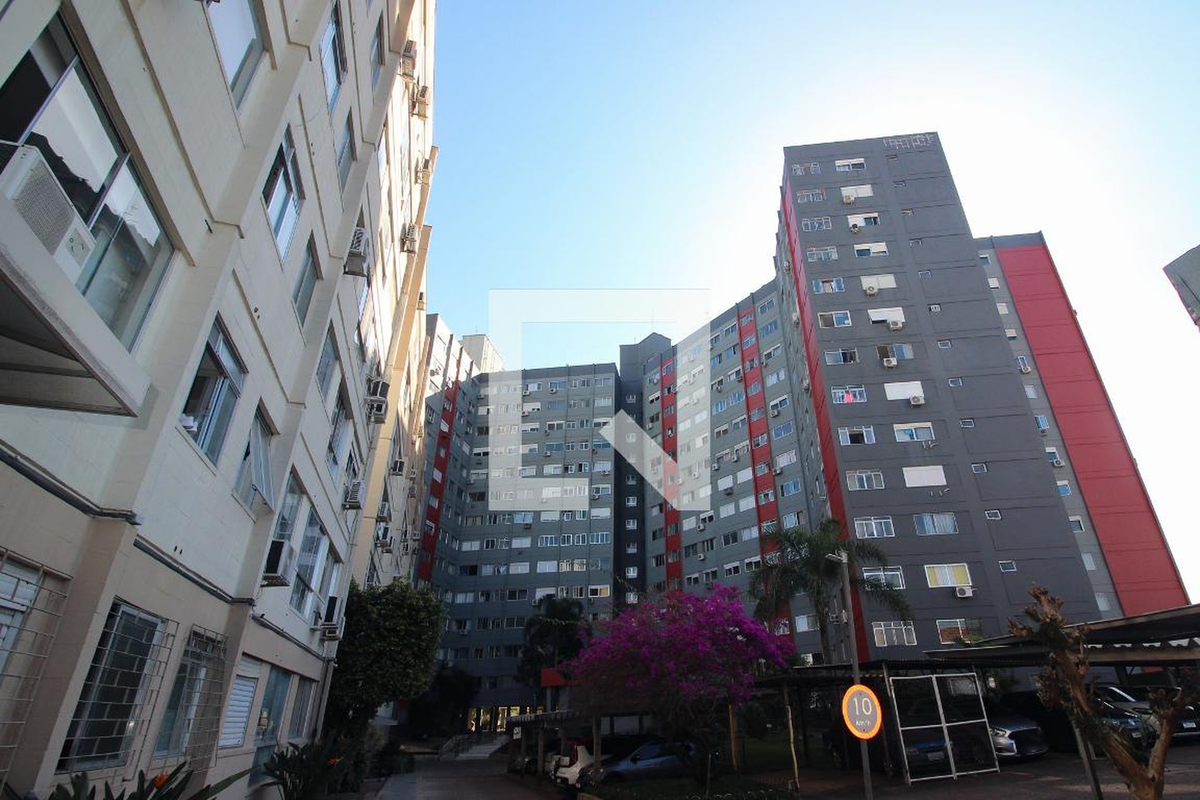 Fachada do condomínio Edifício Residencial Parque Village