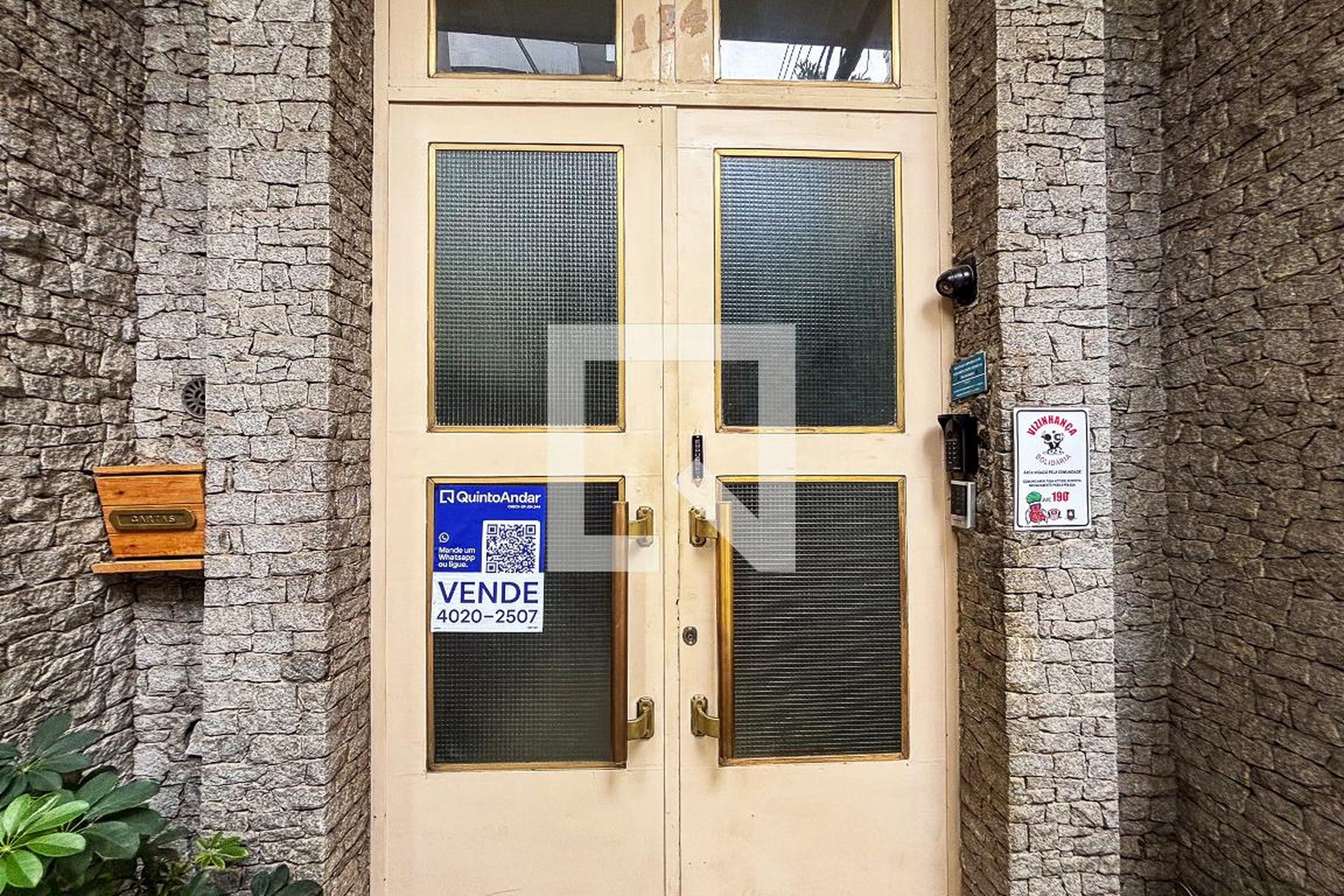 fachada do predio Condomínio Edifico dona emma