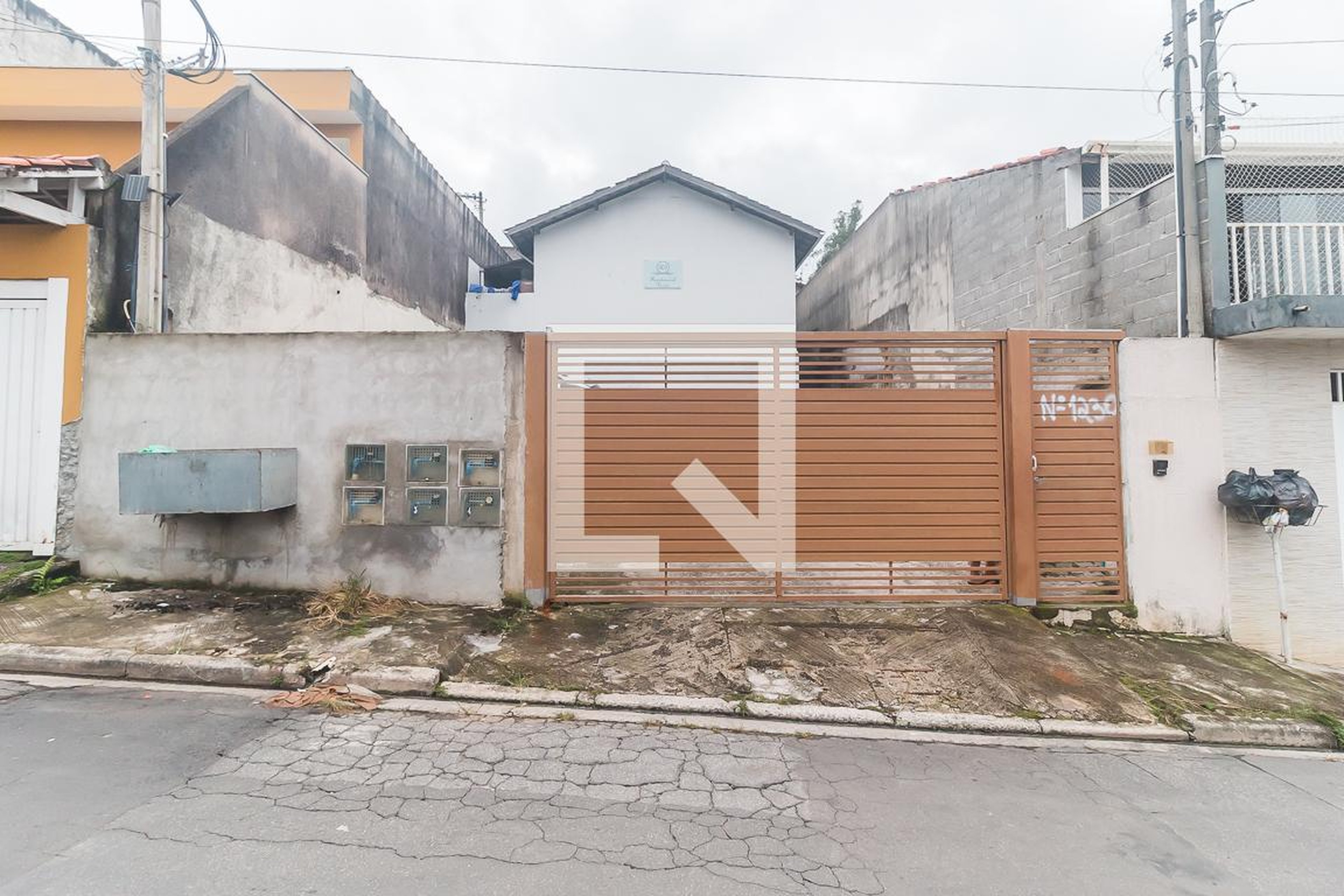 Fachada Condomínio em Rua Luzia dos Santos Cardoso, 1230