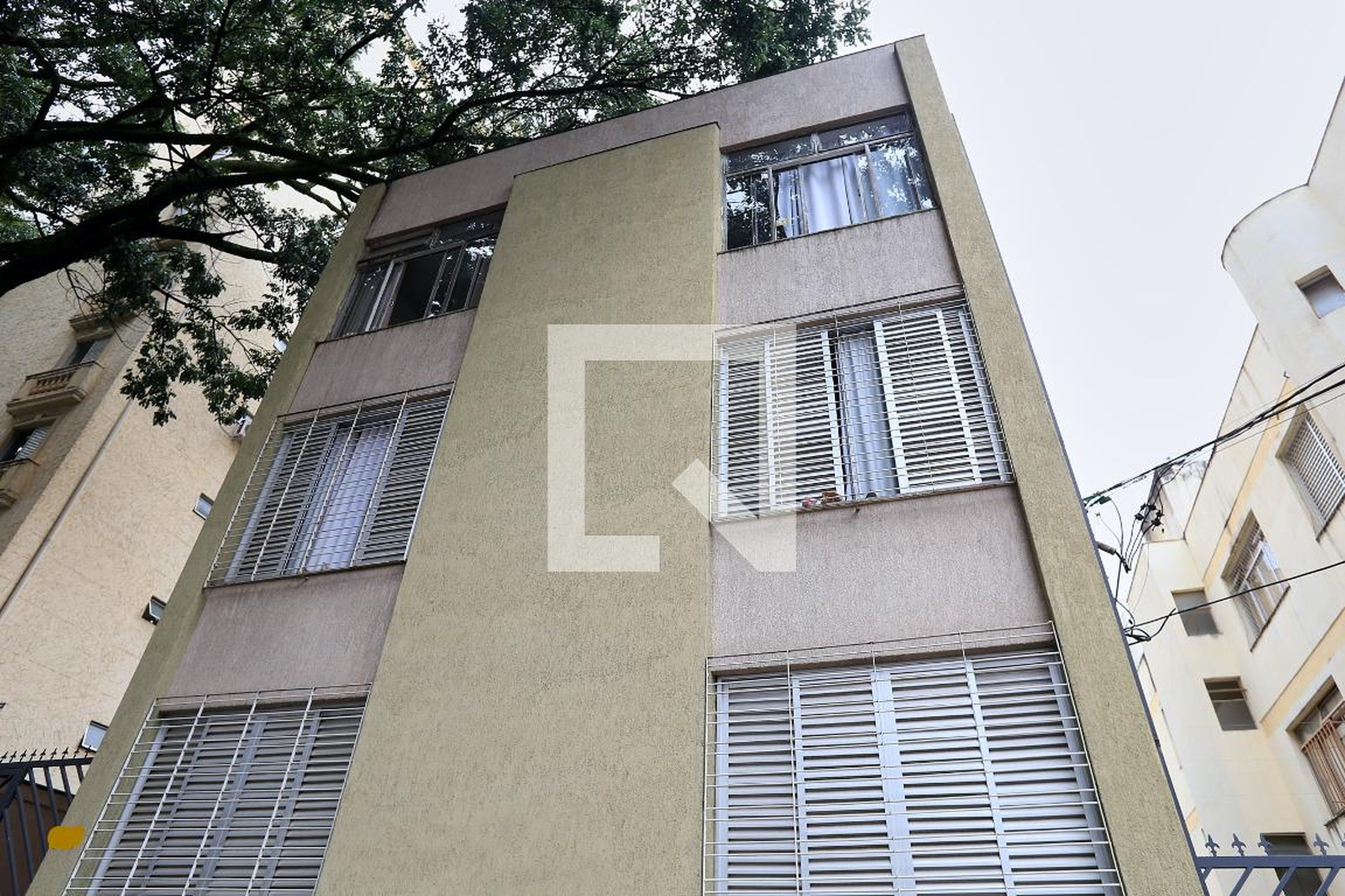 Fachada Condomínio em Rua Sagarana, 140