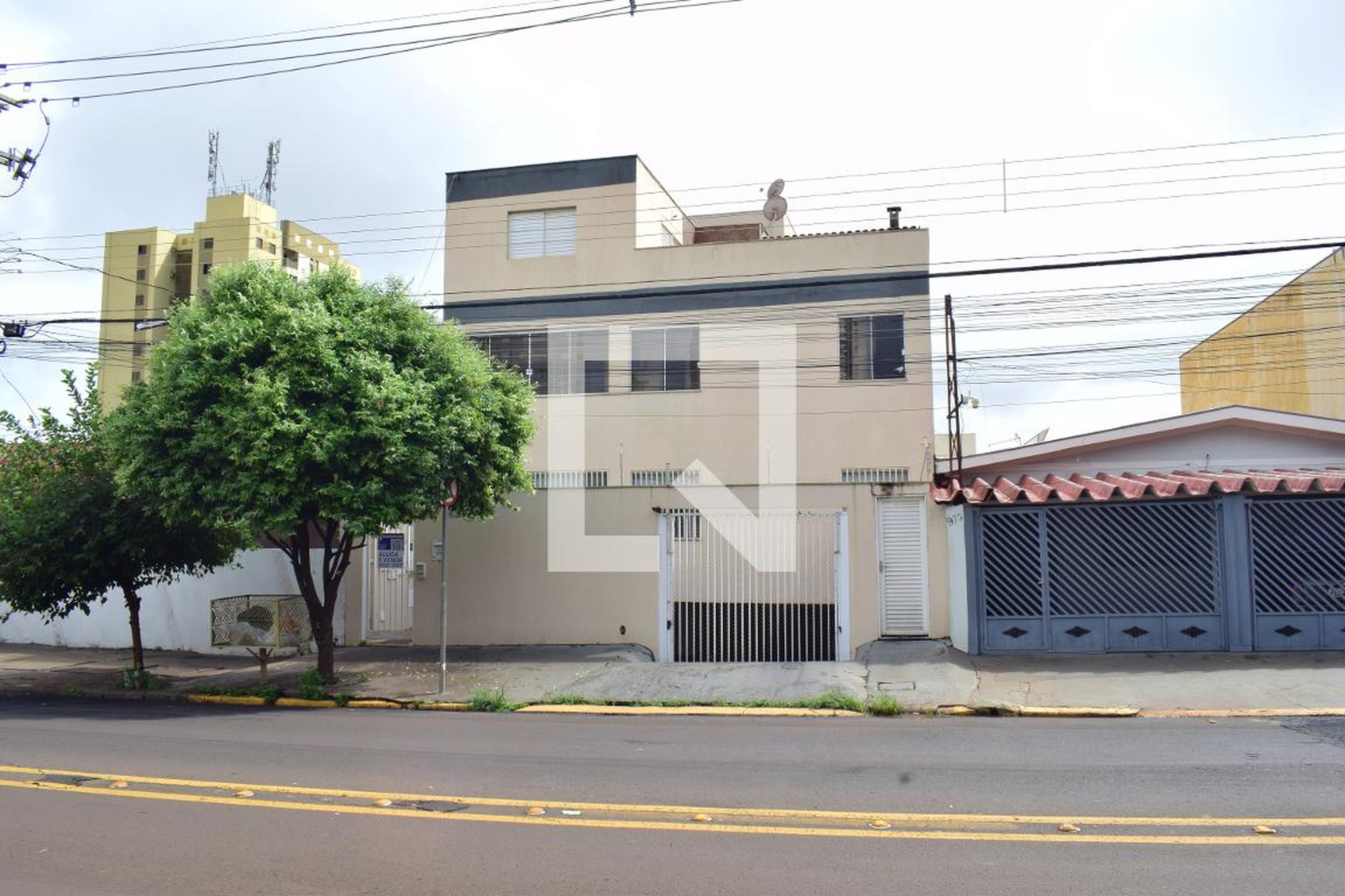 Fachada Condomínio em Avenida Leais Paulista, 963