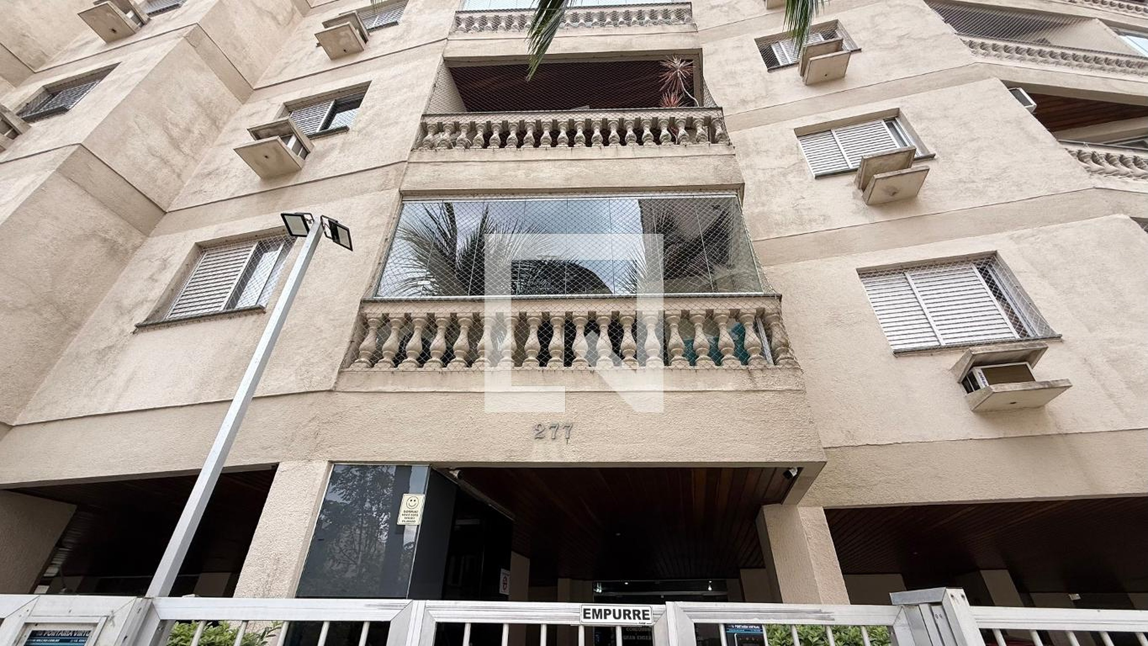 Fachada Condomínio em Rua dos Bancários, 277
