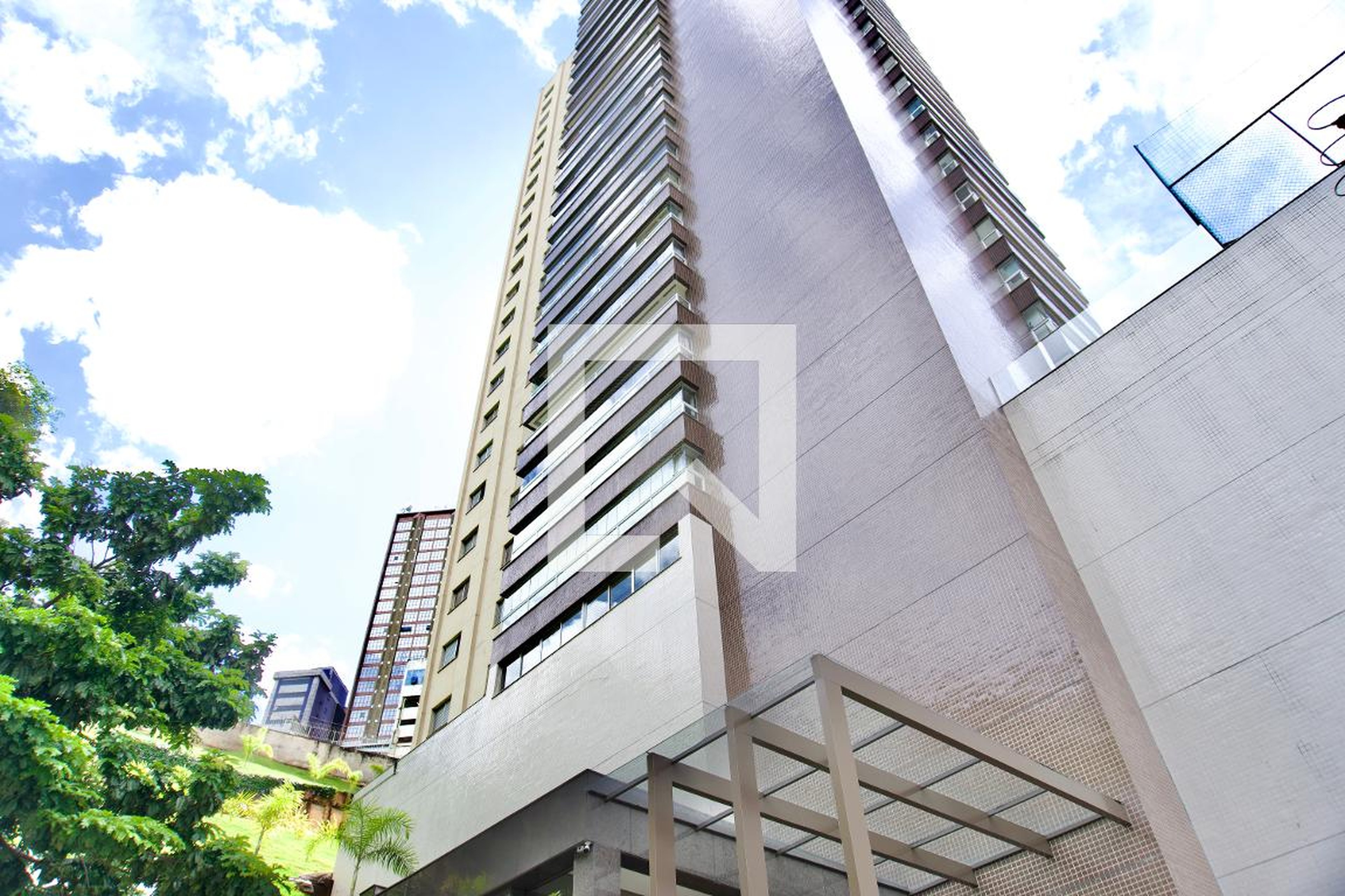 Fachada do Prédio Edifício Alto do Luxemburgo