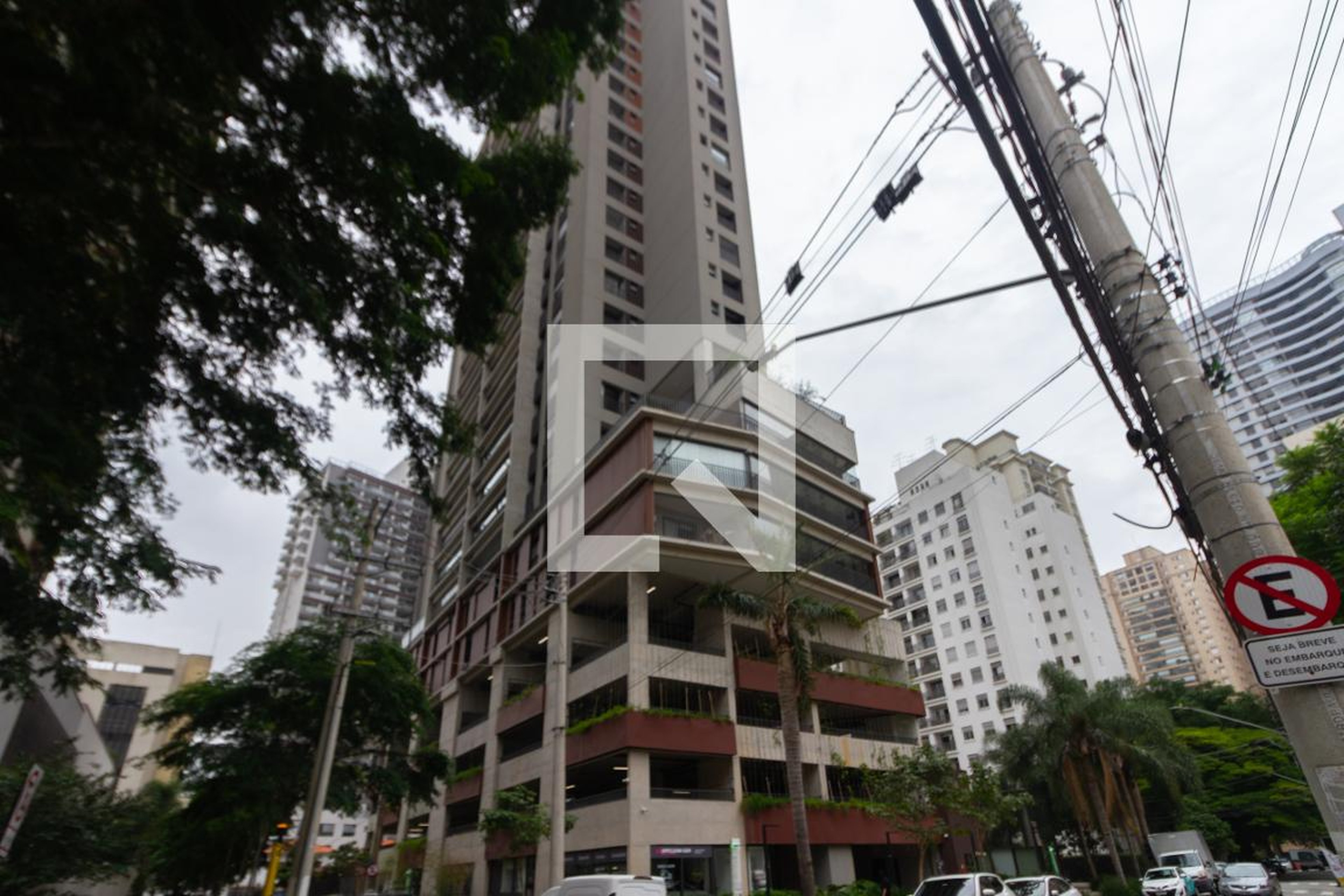 Fachada Condomínio La Casa Pássaros e Flores